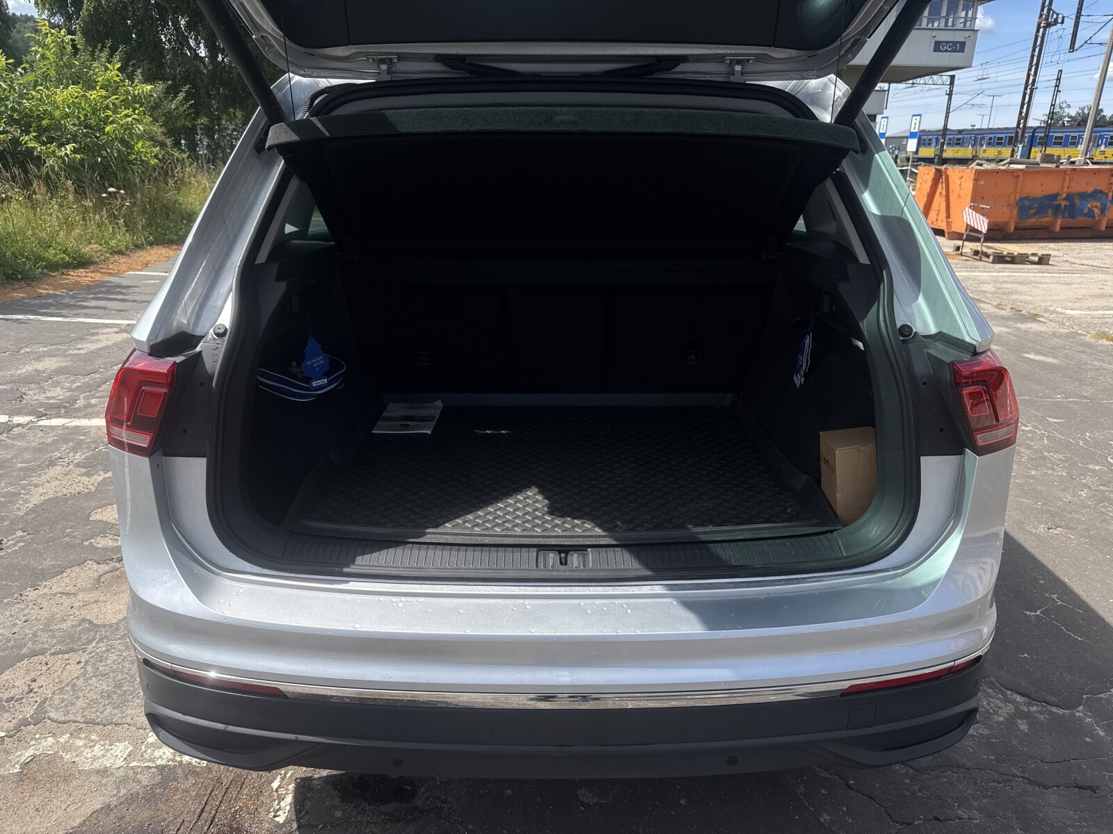 Volkswagen Tiguan - zdjęcie 30