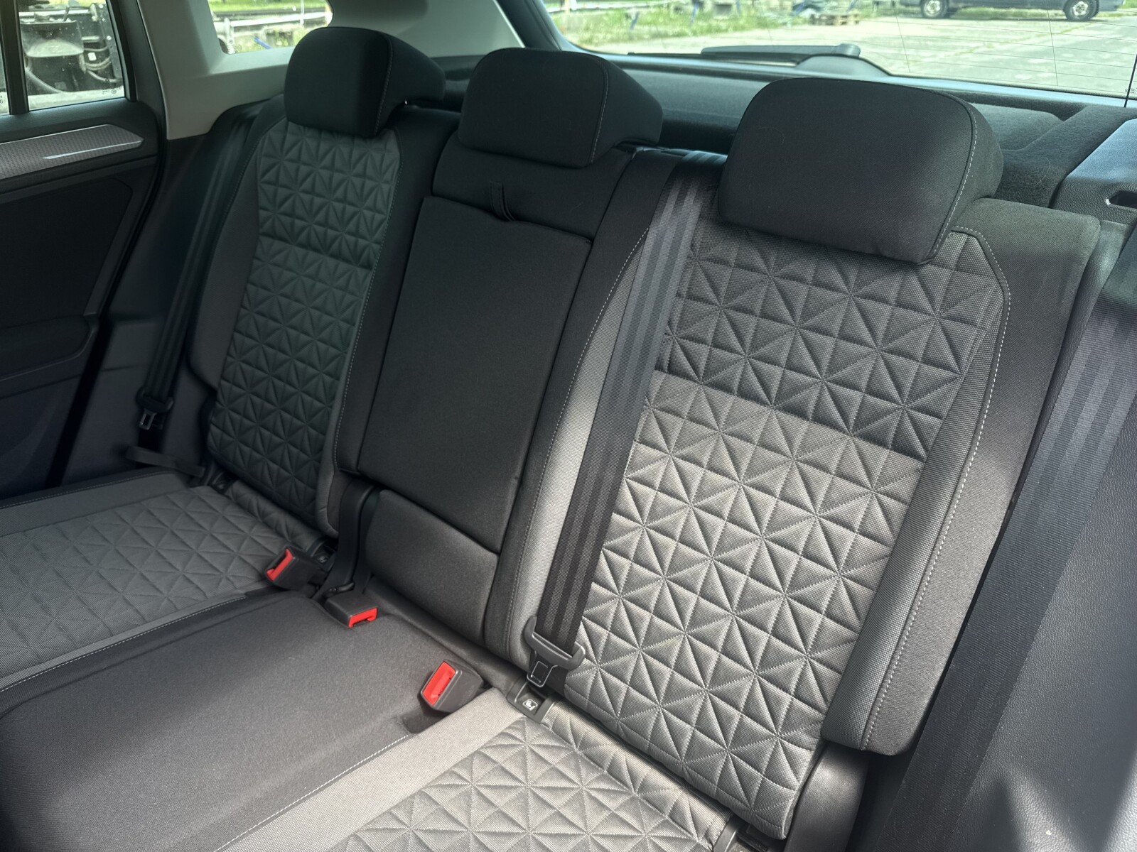 Volkswagen Tiguan - zdjęcie 28