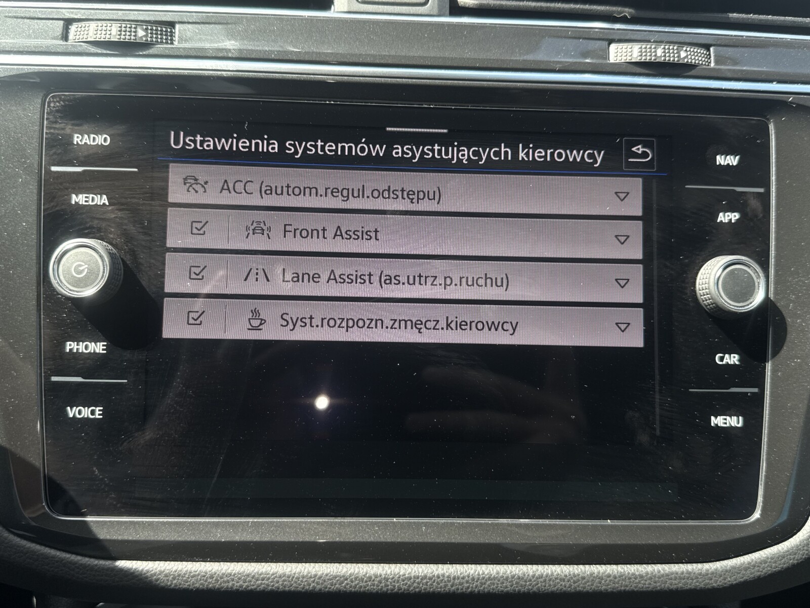 Volkswagen Tiguan - zdjęcie 24