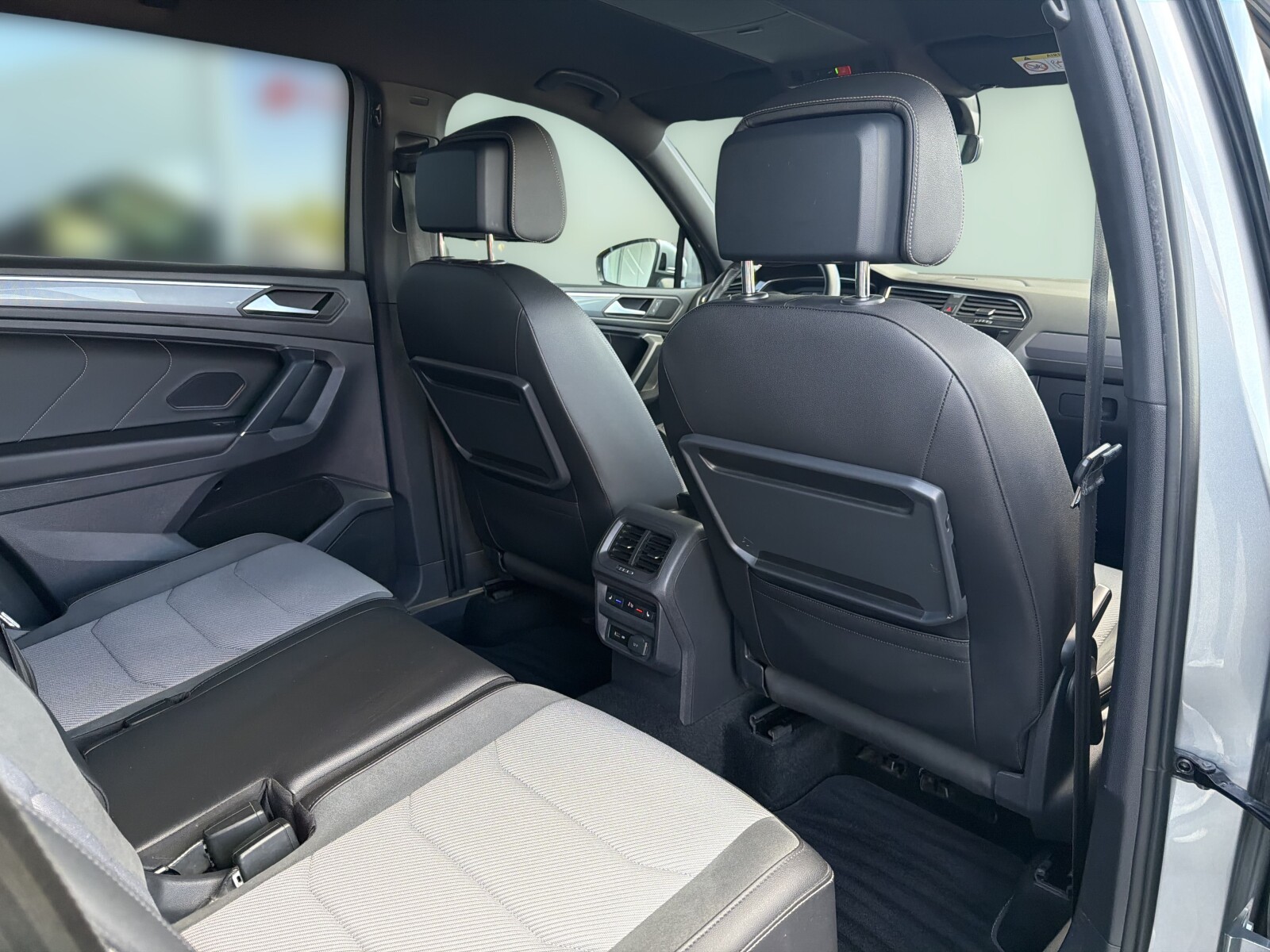 Volkswagen Tiguan Allspace - zdjęcie 20