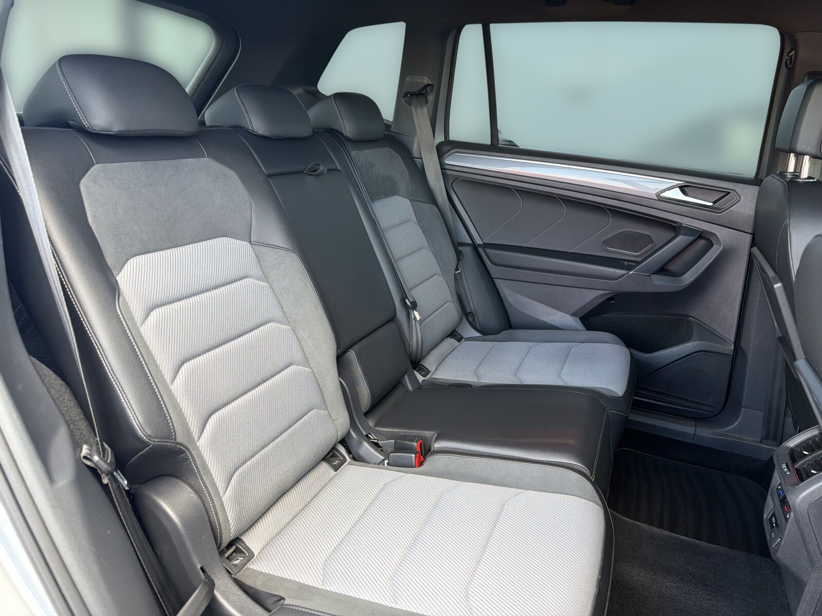 Volkswagen Tiguan Allspace - zdjęcie 19