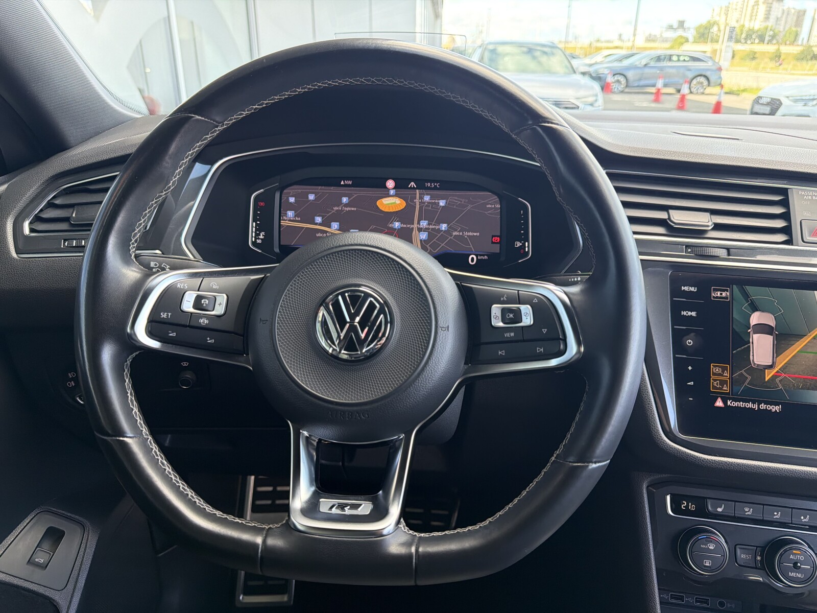 Volkswagen Tiguan Allspace - zdjęcie 25