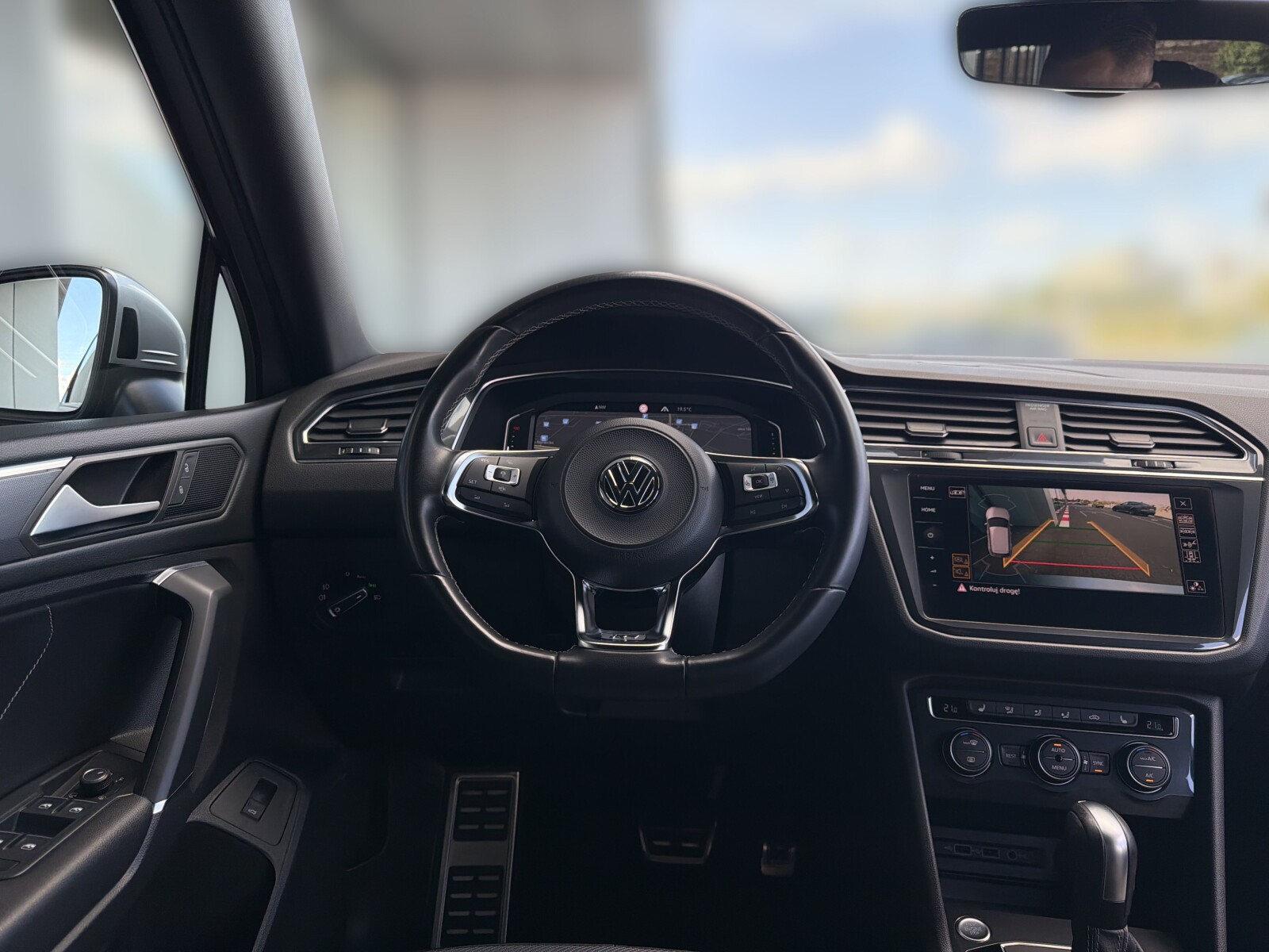 Volkswagen Tiguan Allspace - zdjęcie 24
