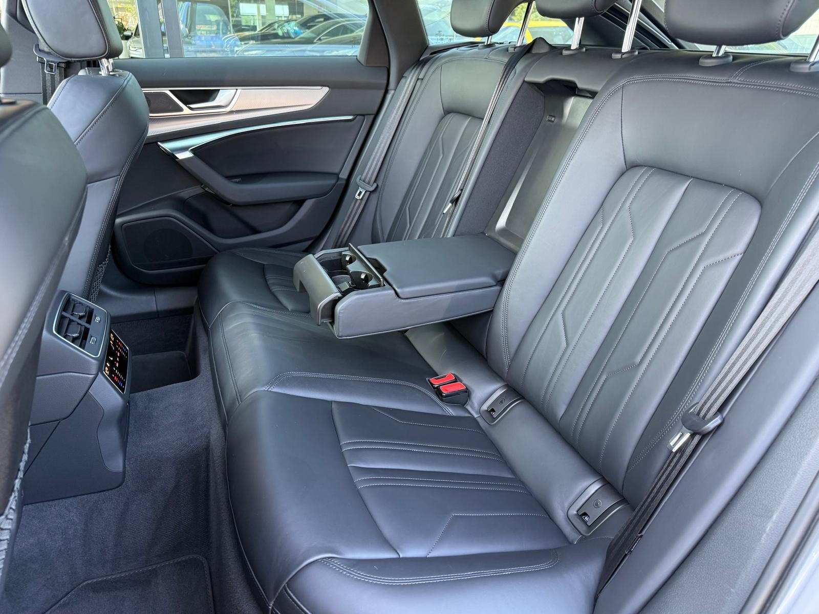 Audi A6 Avant - zdjęcie 18