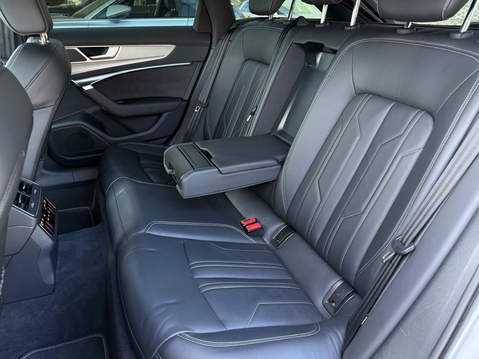 Audi A6 Avant - zdjęcie 18