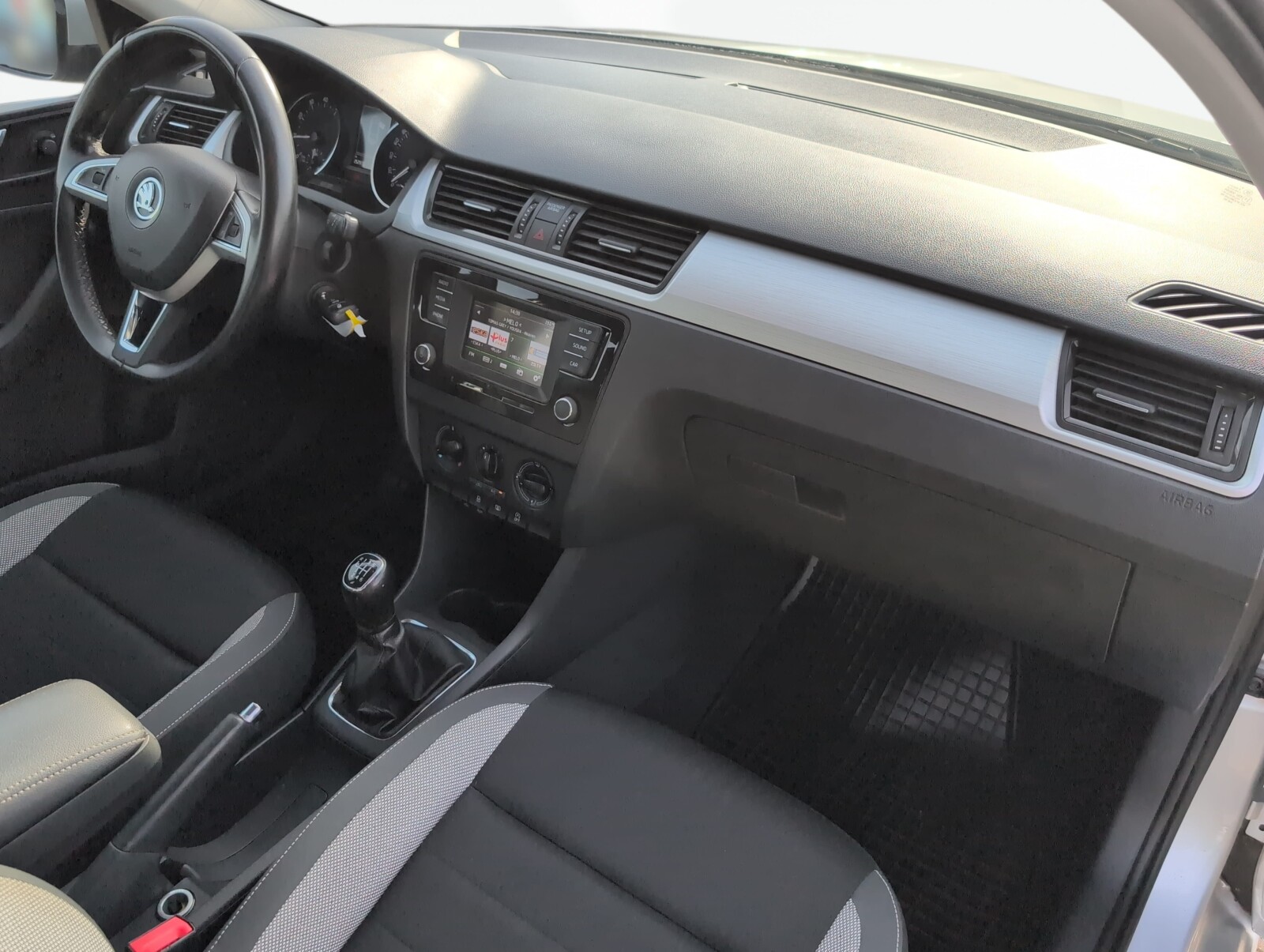 Škoda Rapid - zdjęcie 14