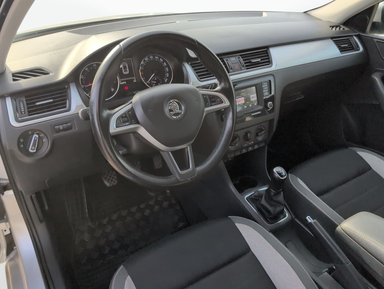 Škoda Rapid - zdjęcie 16