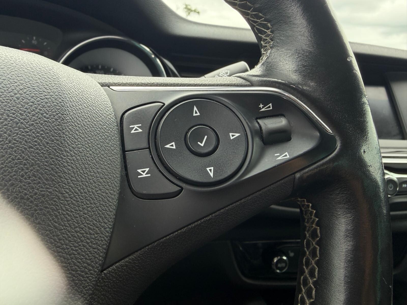 Opel Insignia - zdjęcie 11