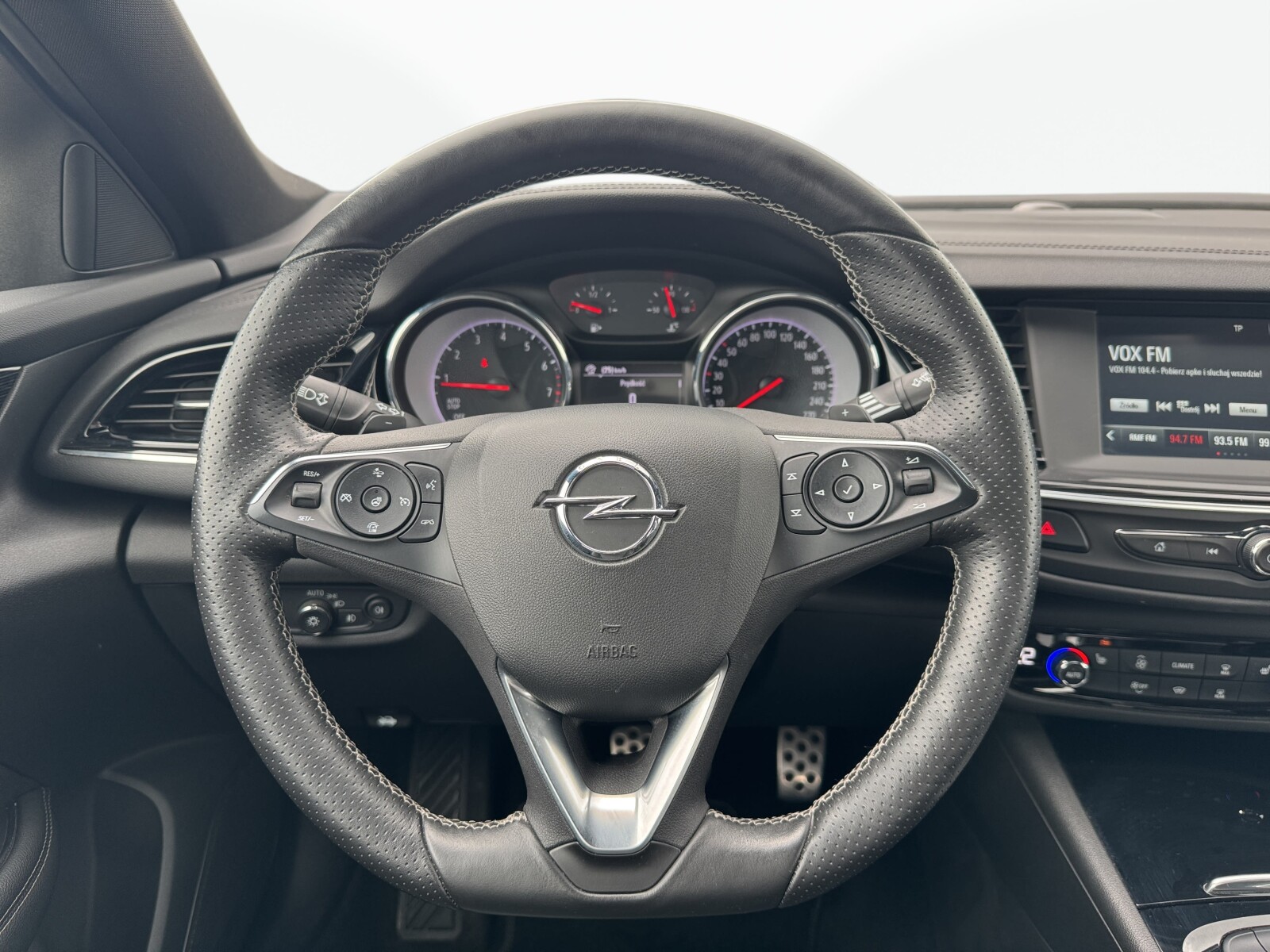 Opel Insignia - zdjęcie 11