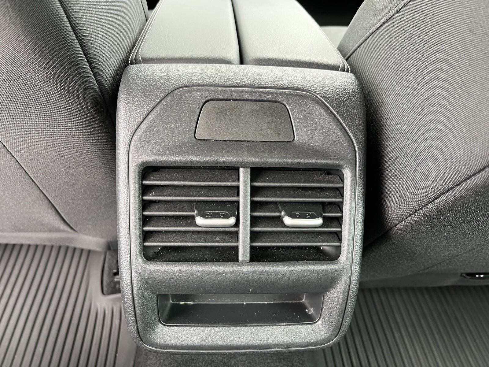 Volkswagen Passat Variant - zdjęcie 15