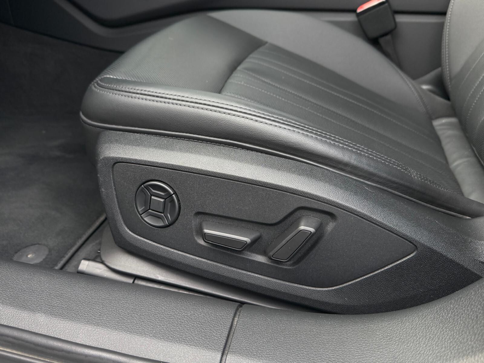 Audi A6 Avant - zdjęcie 13
