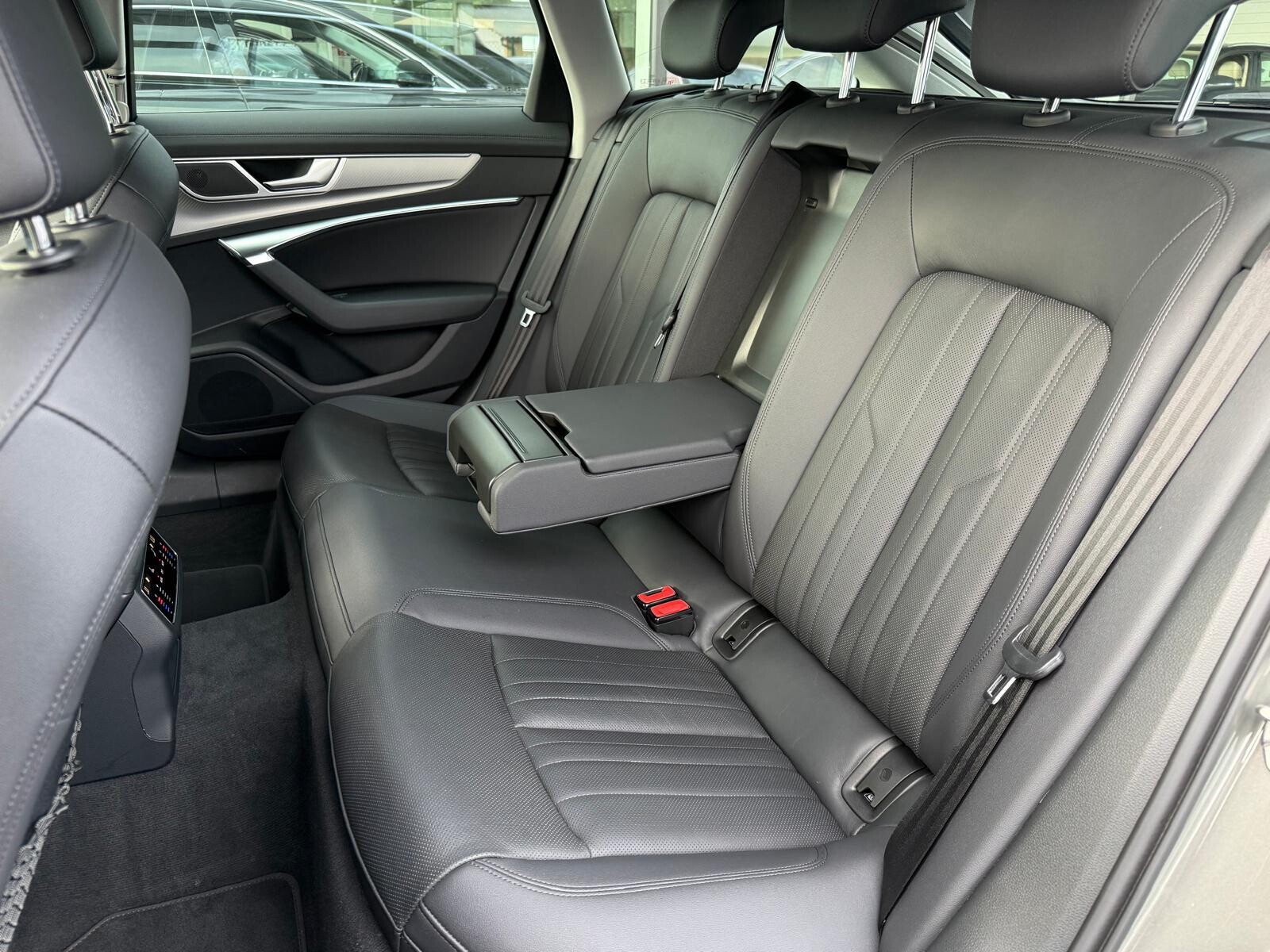 Audi A6 Avant - zdjęcie 17