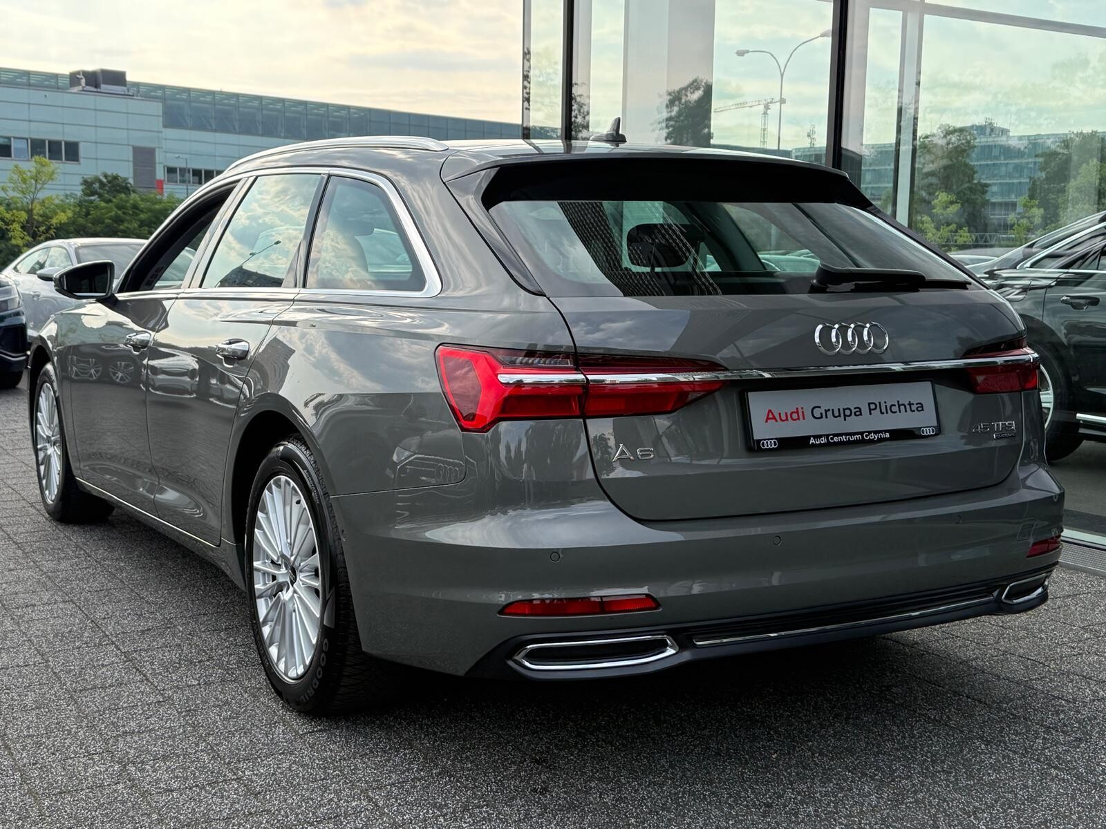 Audi A6 Avant - zdjęcie 11