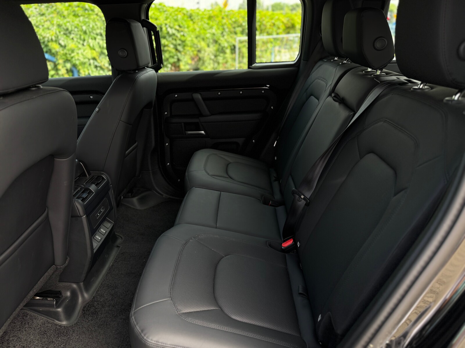 Land Rover Defender 110 - zdjęcie 19