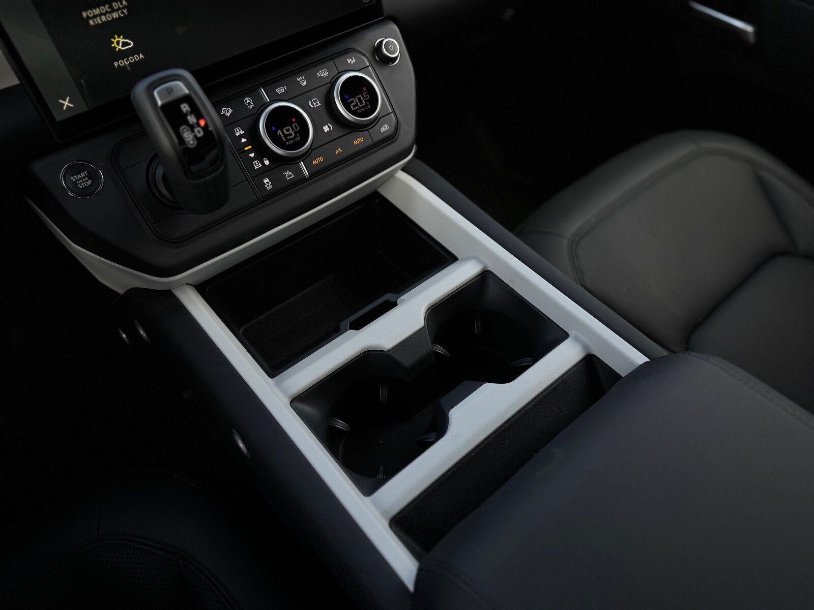 Land Rover Defender 110 - zdjęcie 13