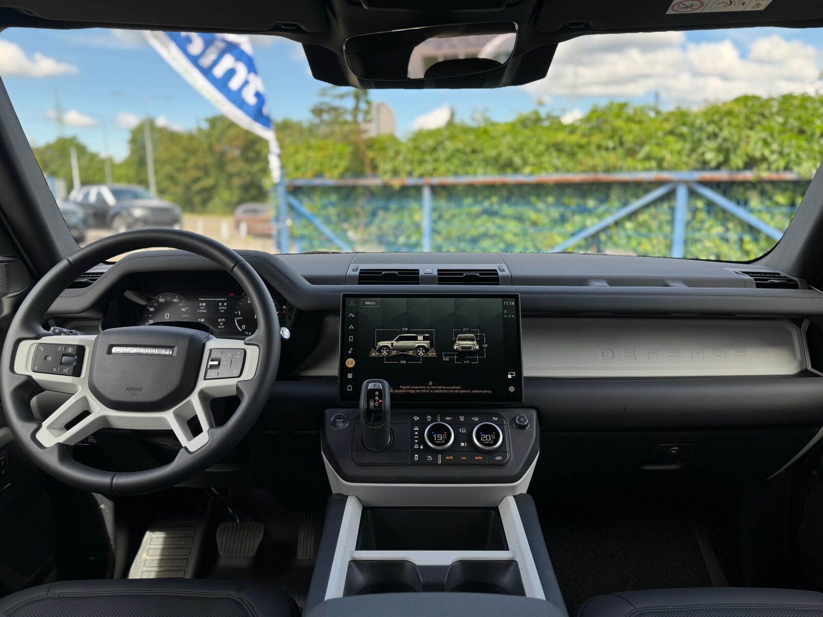 Land Rover Defender 110 - zdjęcie 23
