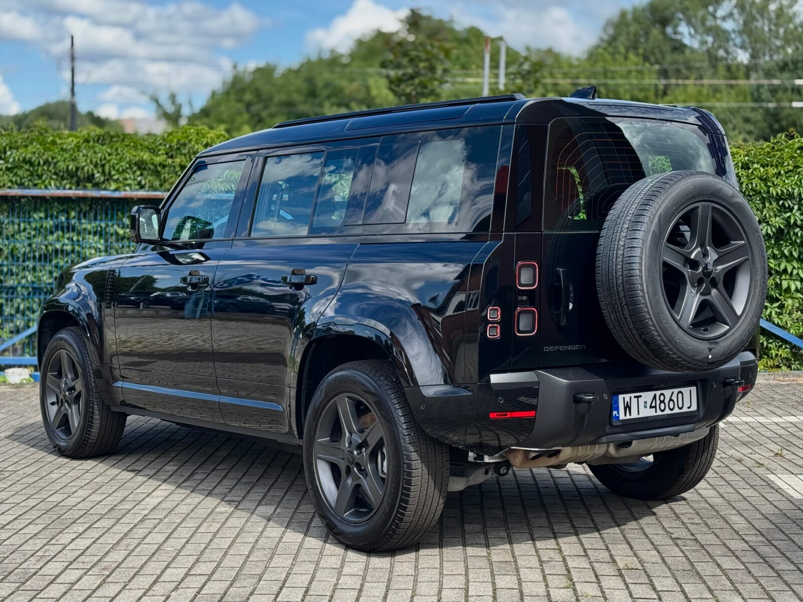 Land Rover Defender 110 - zdjęcie 2