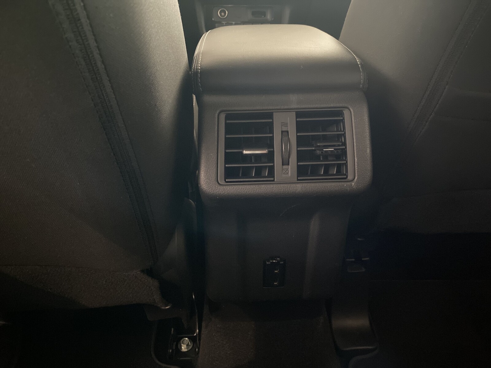 Mitsubishi Outlander - zdjęcie 12