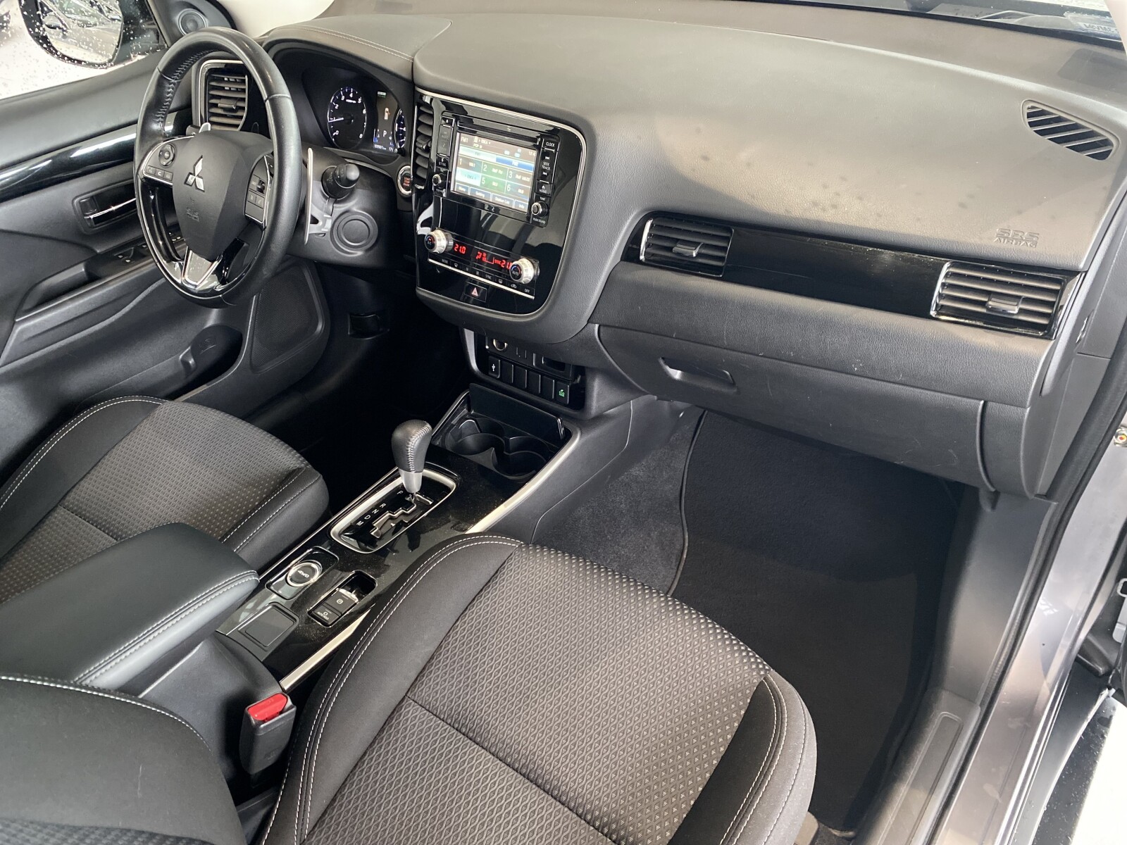 Mitsubishi Outlander - zdjęcie 17