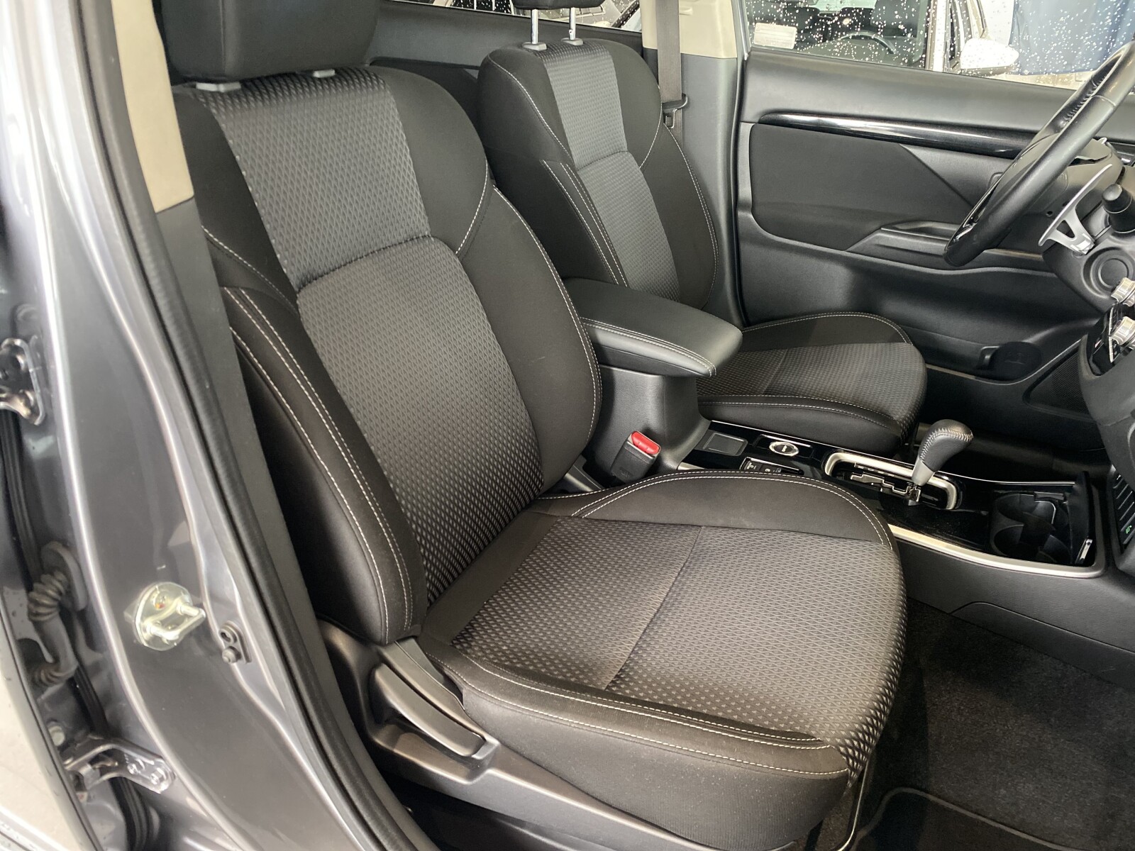 Mitsubishi Outlander - zdjęcie 15