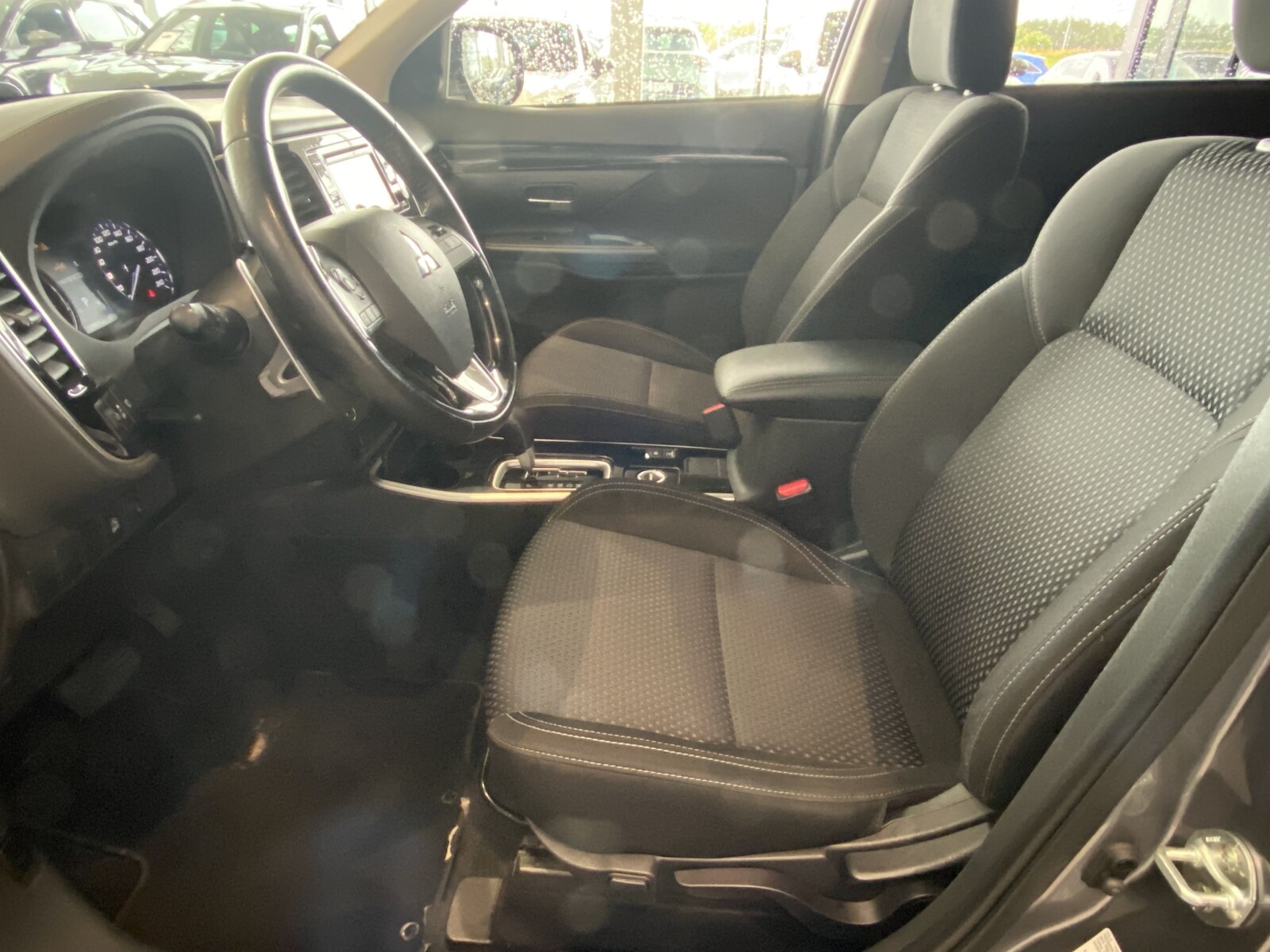 Mitsubishi Outlander - zdjęcie 10