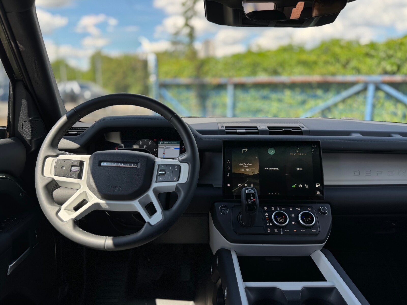 Land Rover Defender 110 - zdjęcie 21
