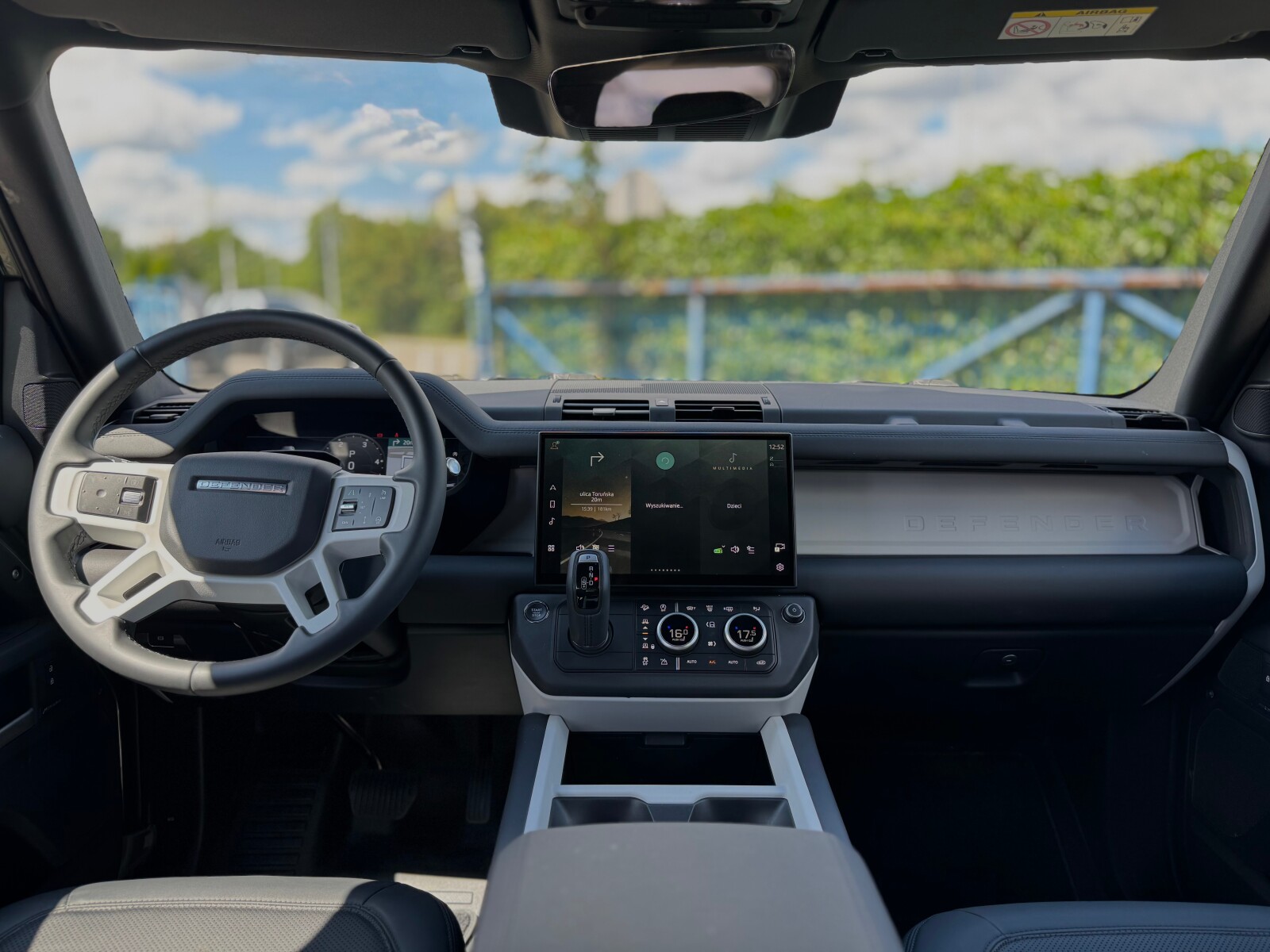 Land Rover Defender 110 - zdjęcie 22
