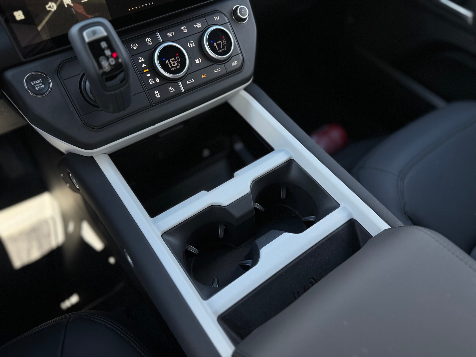 Land Rover Defender 110 - zdjęcie 14
