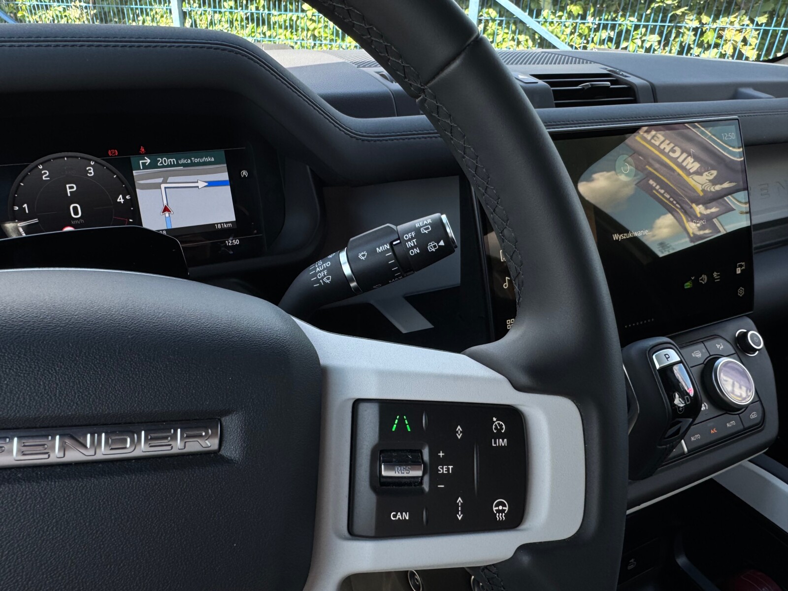 Land Rover Defender 110 - zdjęcie 10
