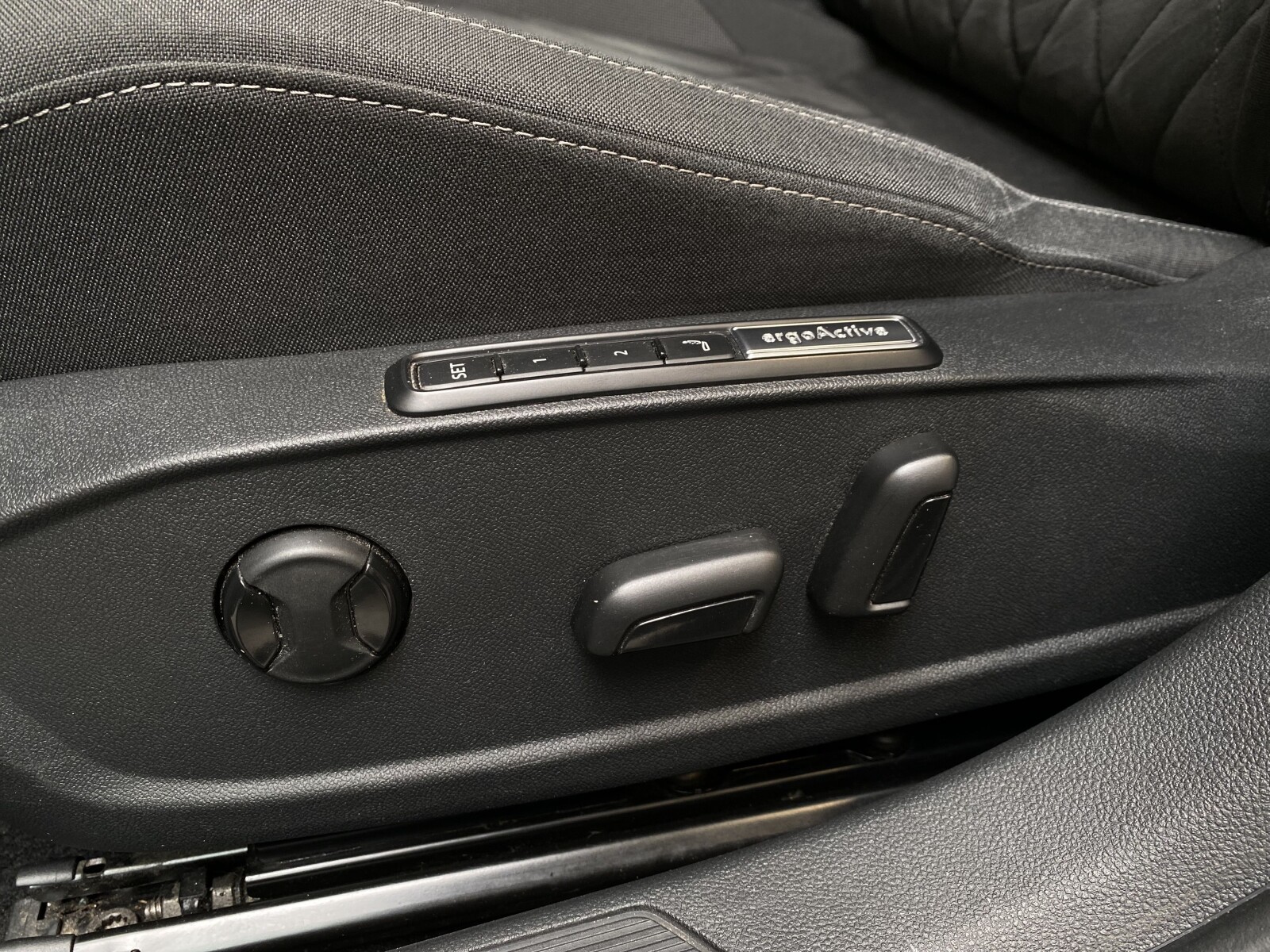 Volkswagen Golf - zdjęcie 12