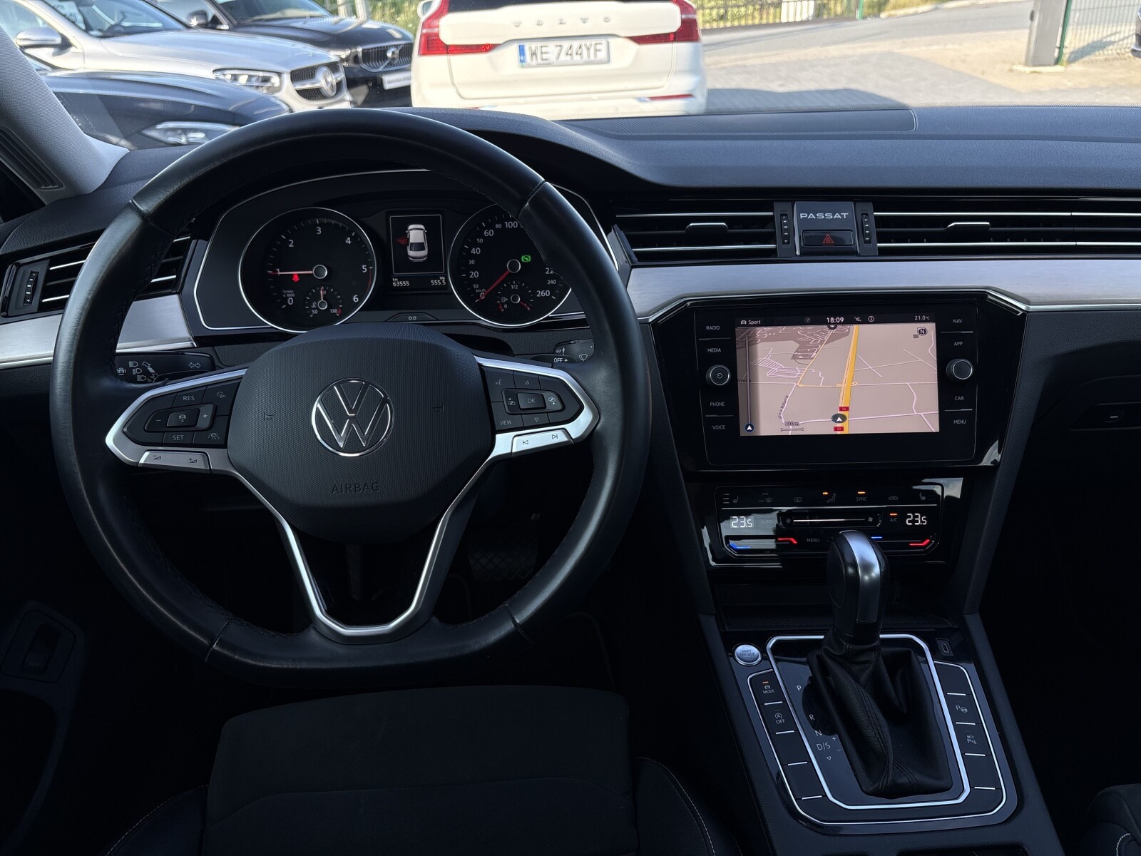 Volkswagen Passat - zdjęcie 11