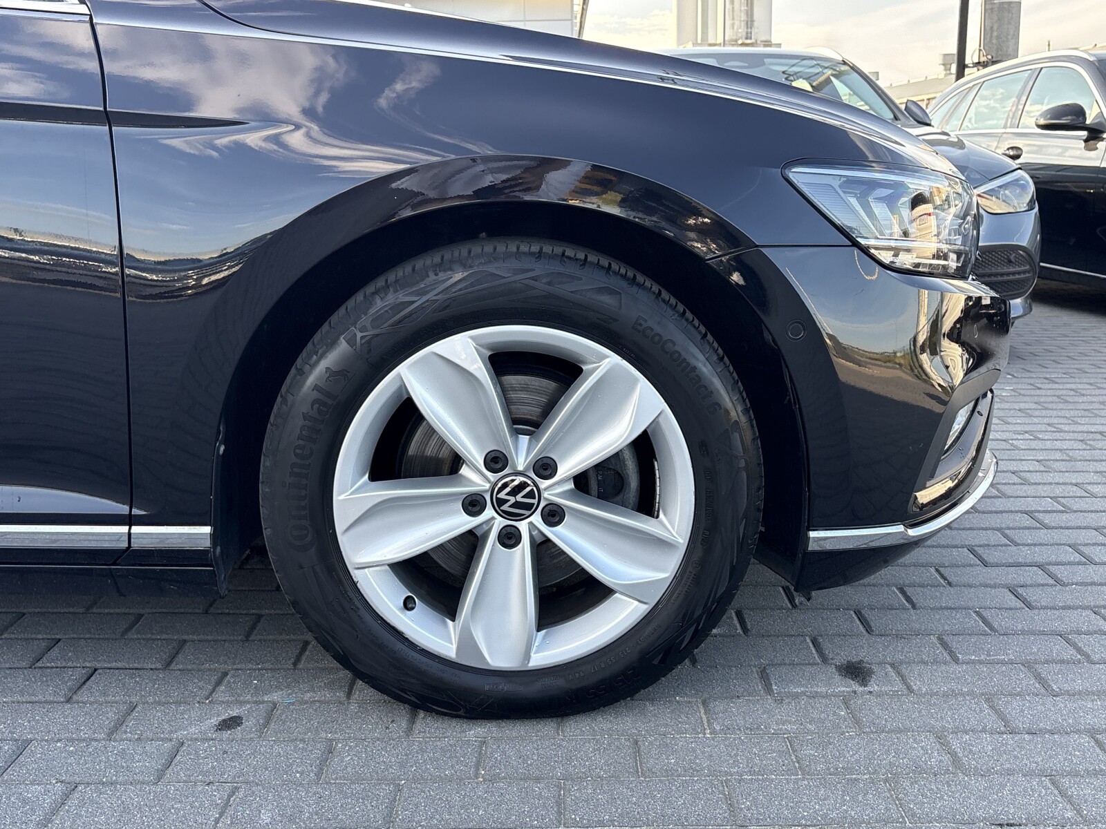 Volkswagen Passat - zdjęcie 28