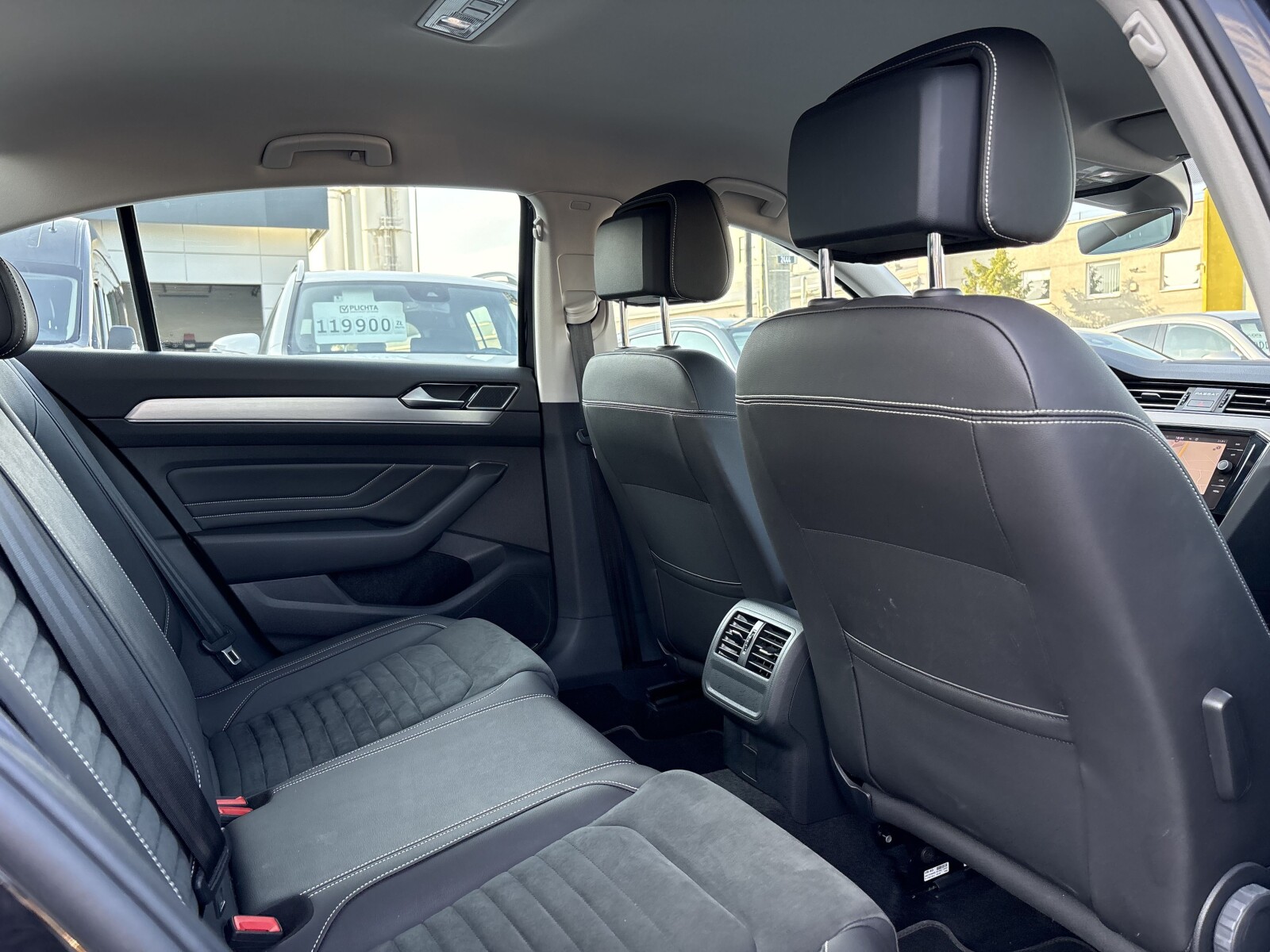 Volkswagen Passat - zdjęcie 24