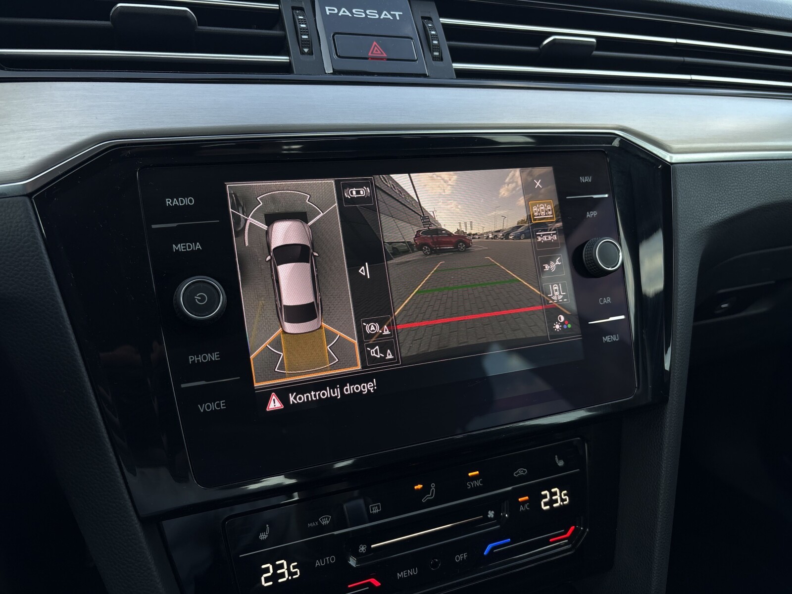 Volkswagen Passat - zdjęcie 18