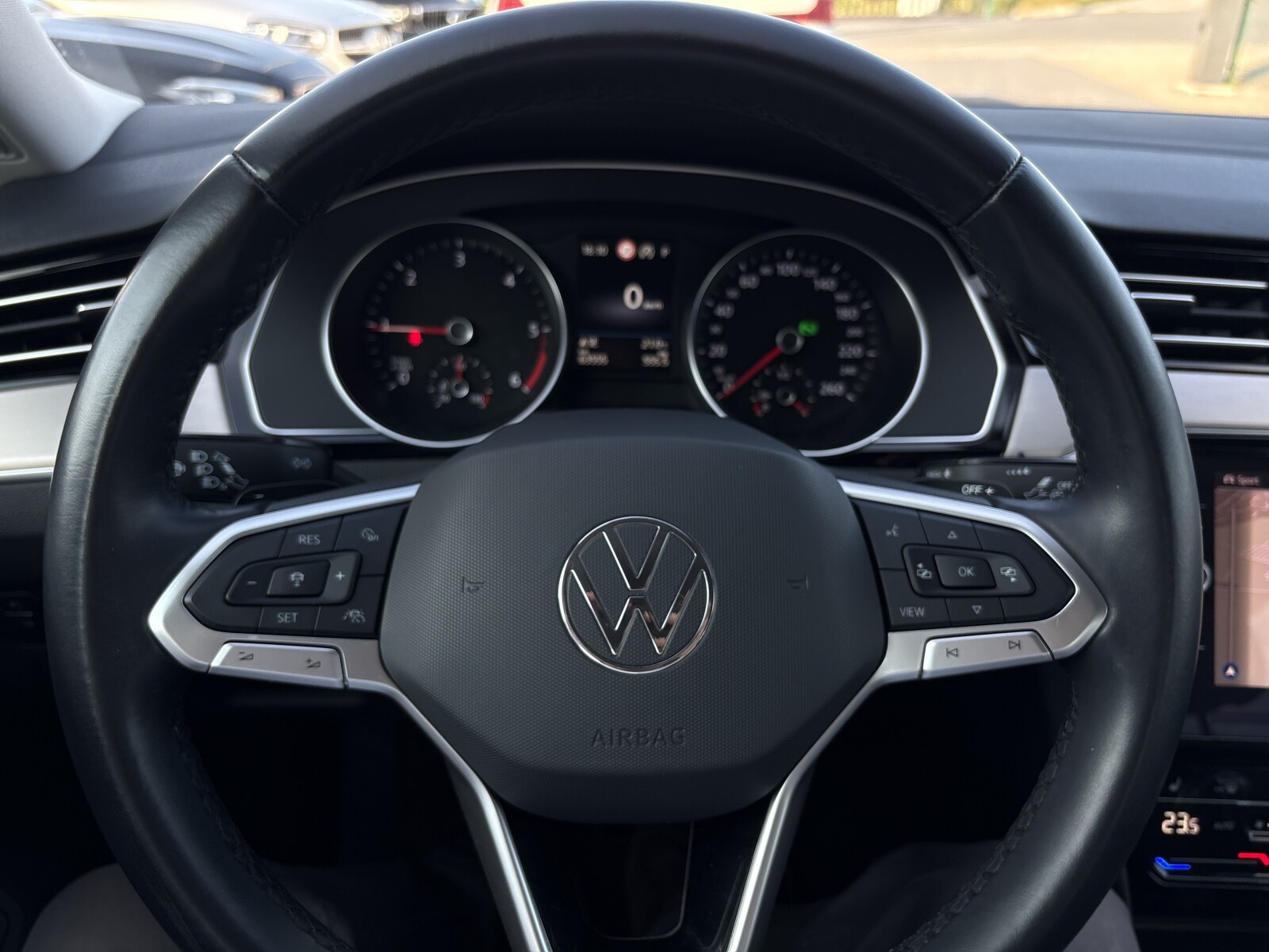 Volkswagen Passat - zdjęcie 14