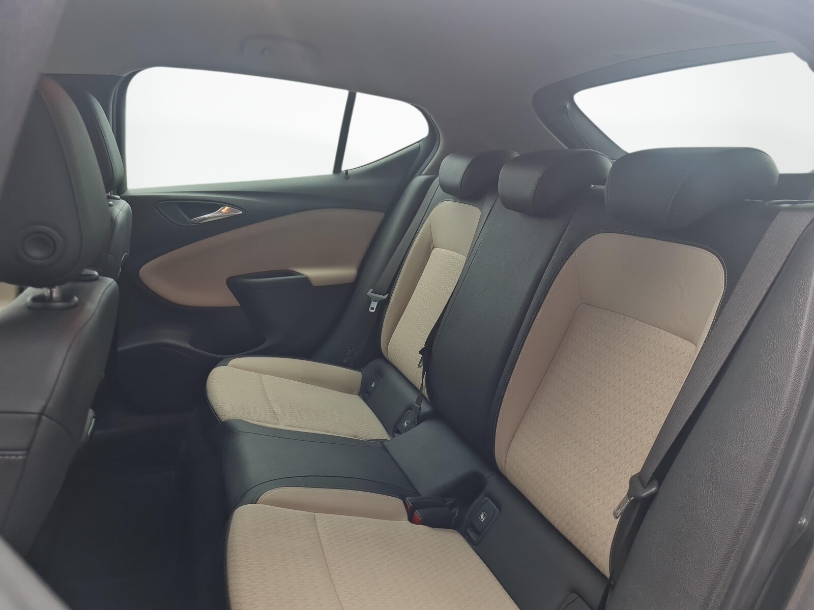 Opel Astra - zdjęcie 25