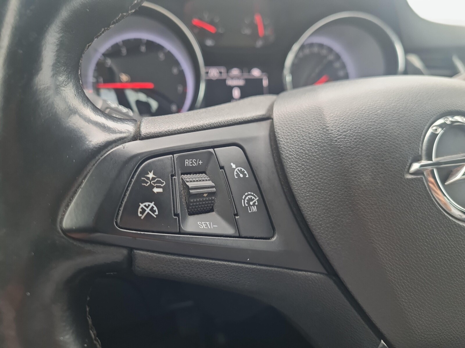 Opel Astra - zdjęcie 13