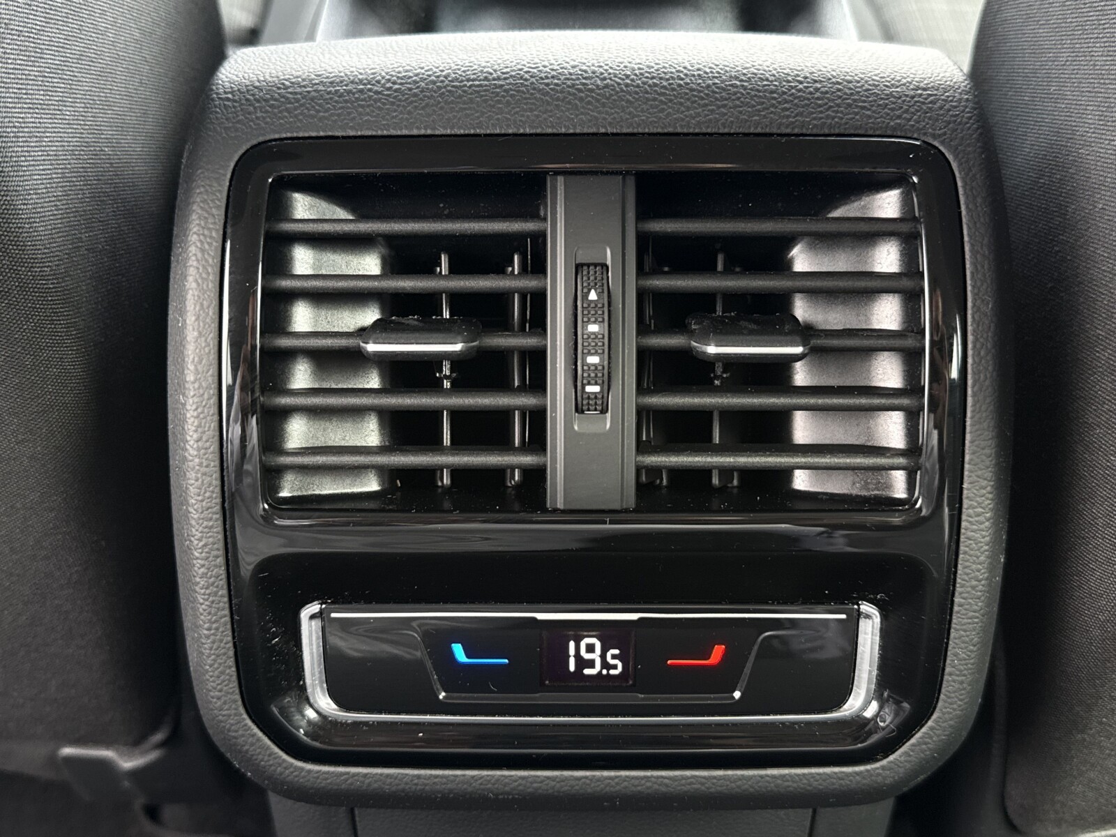 Volkswagen Passat - zdjęcie 36