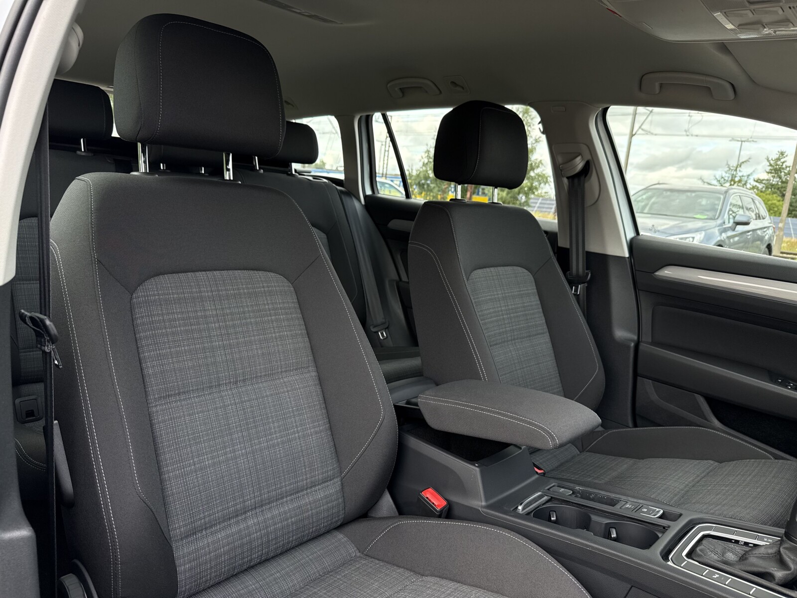 Volkswagen Passat - zdjęcie 15
