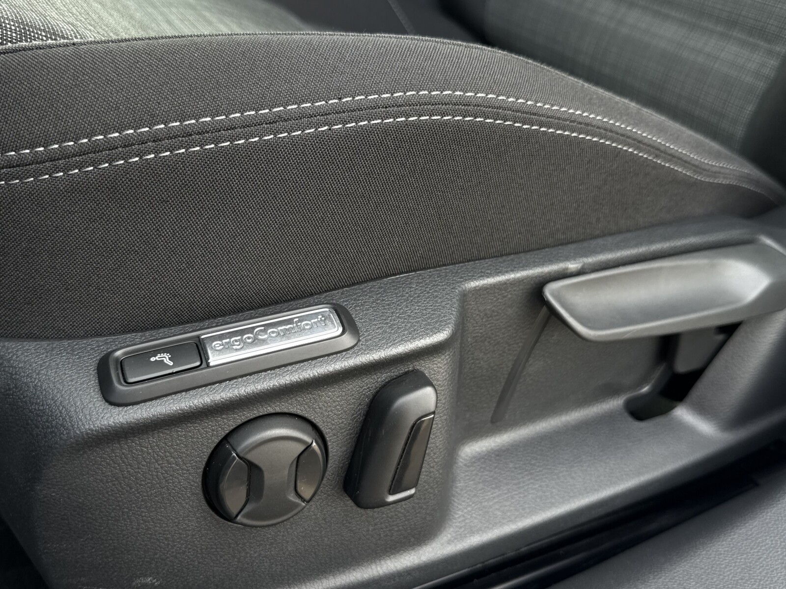 Volkswagen Passat - zdjęcie 12