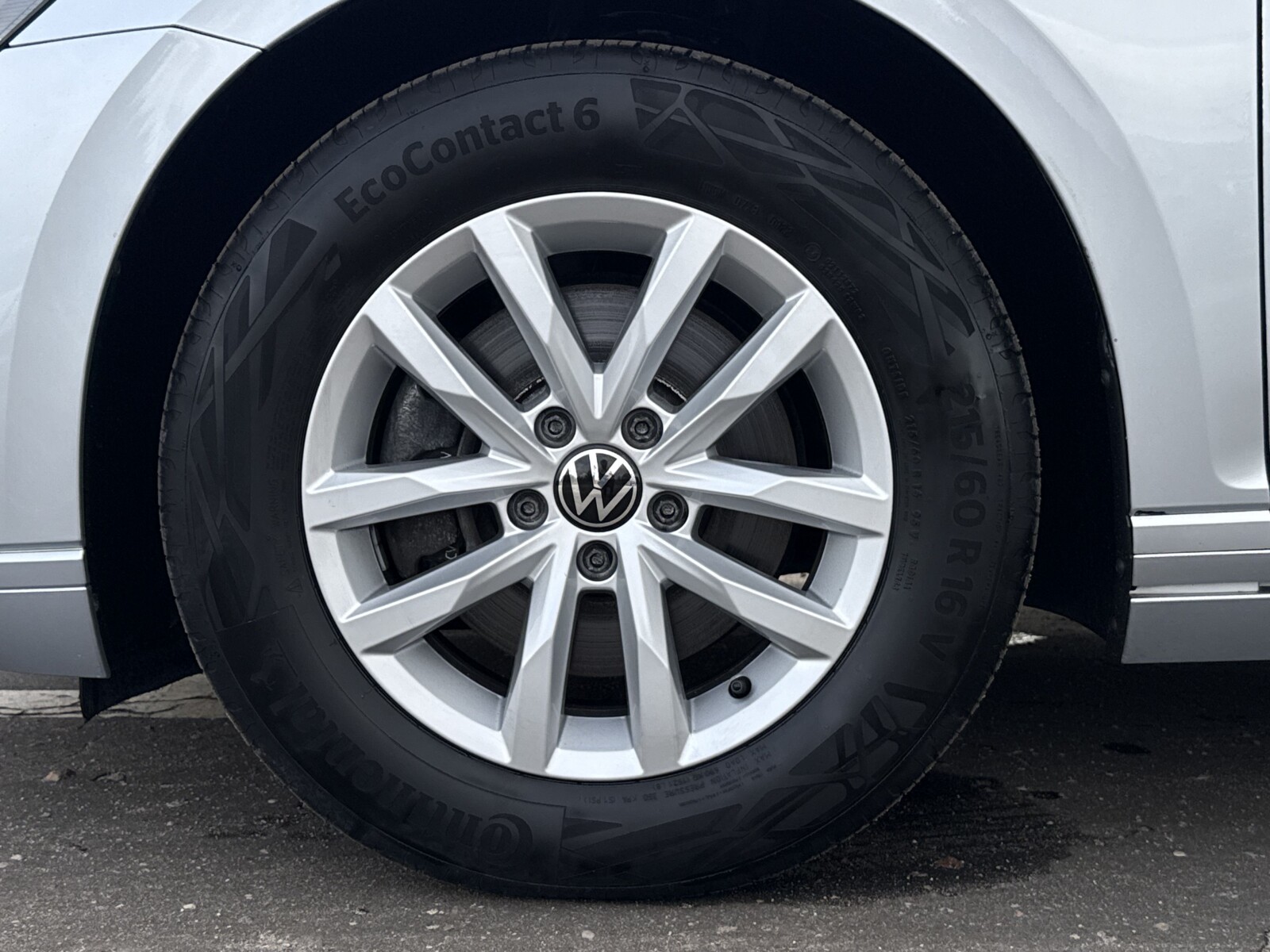 Volkswagen Passat - zdjęcie 37