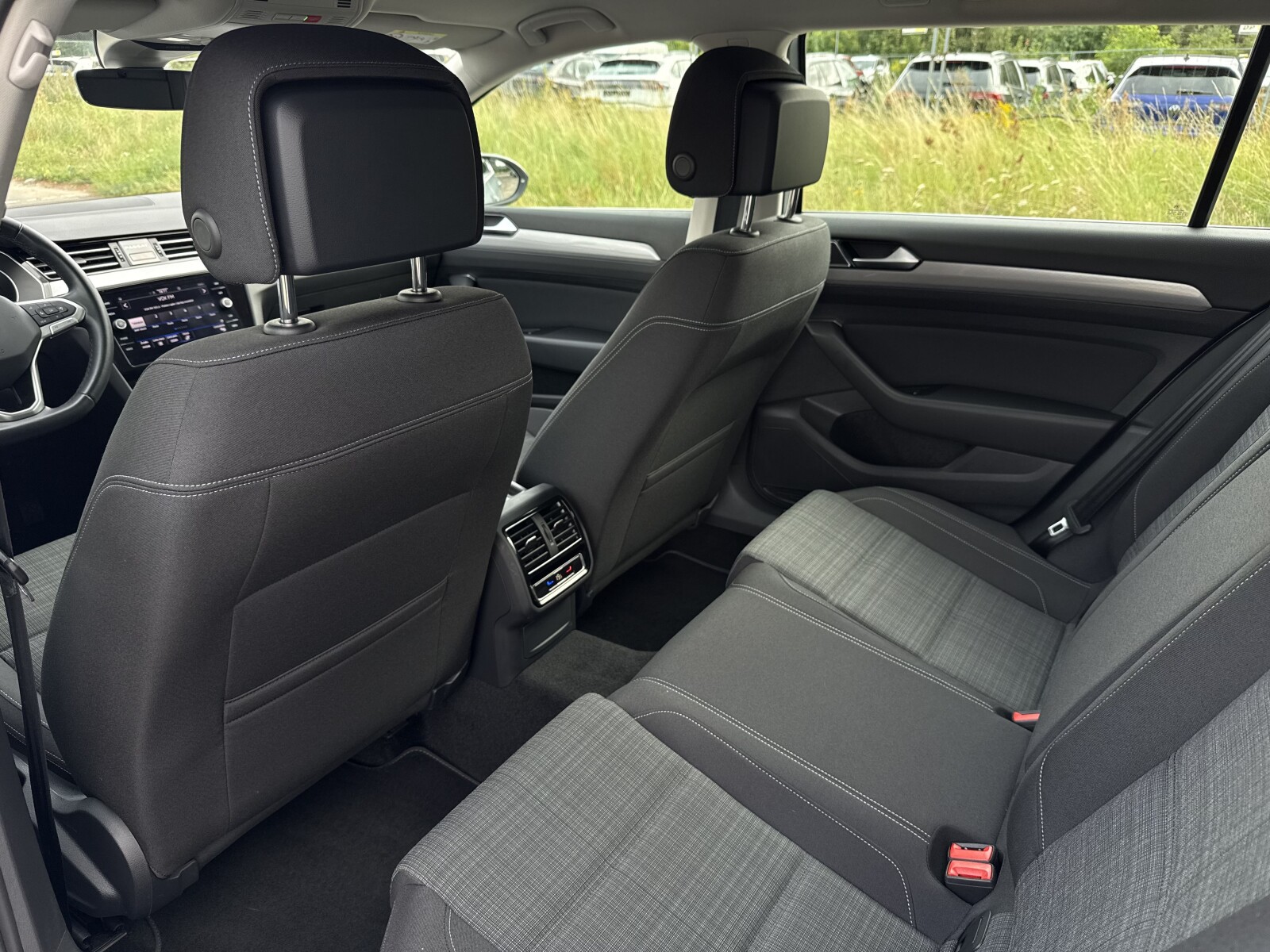 Volkswagen Passat - zdjęcie 33