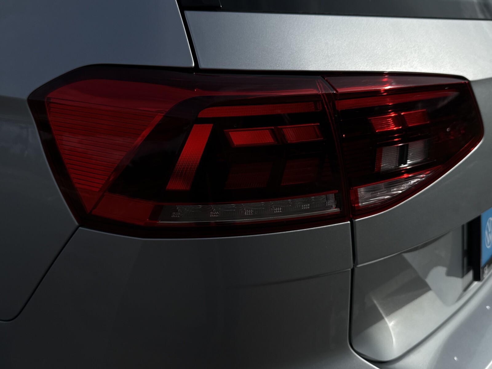 Volkswagen Passat - zdjęcie 40