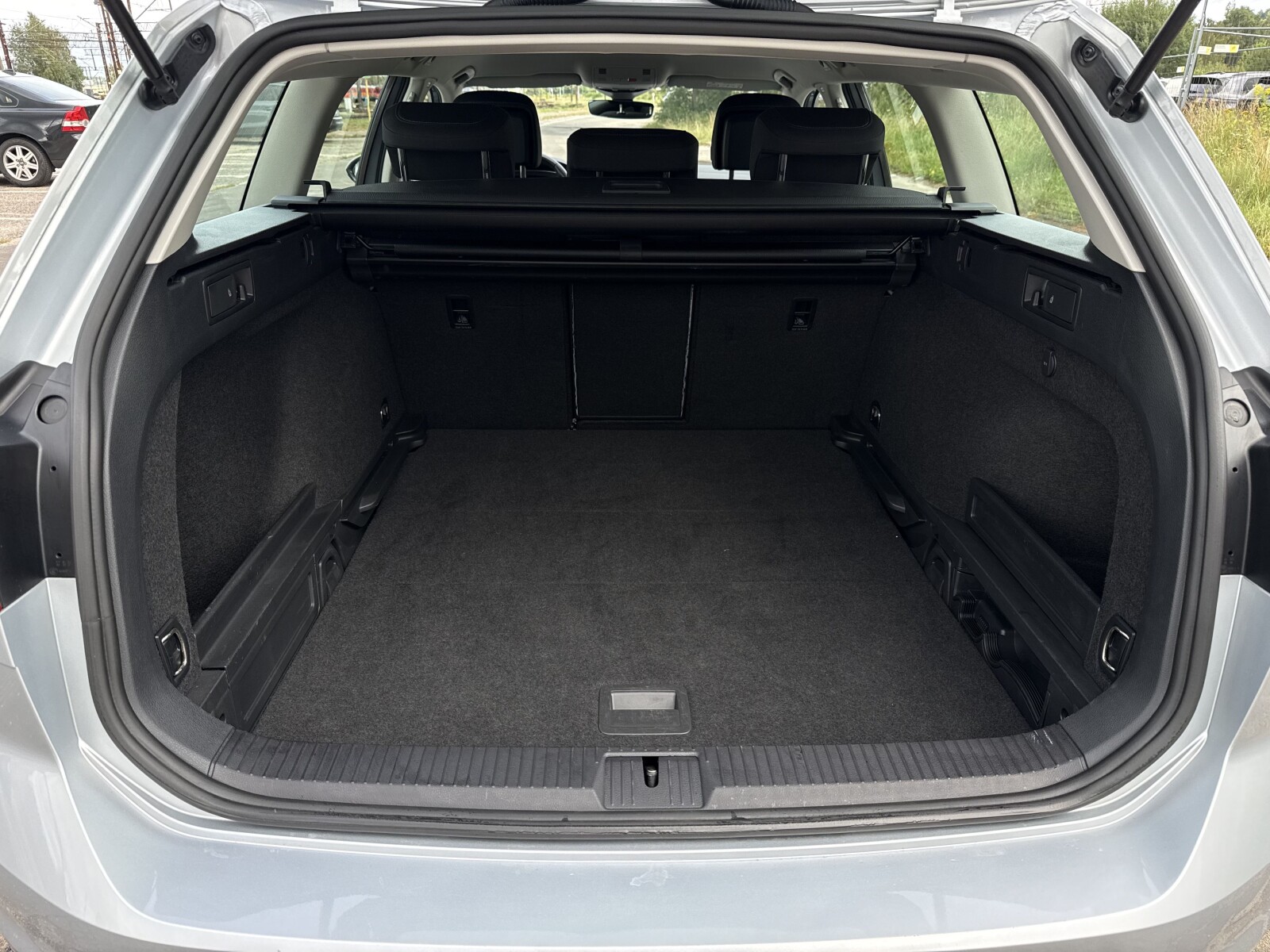 Volkswagen Passat - zdjęcie 38