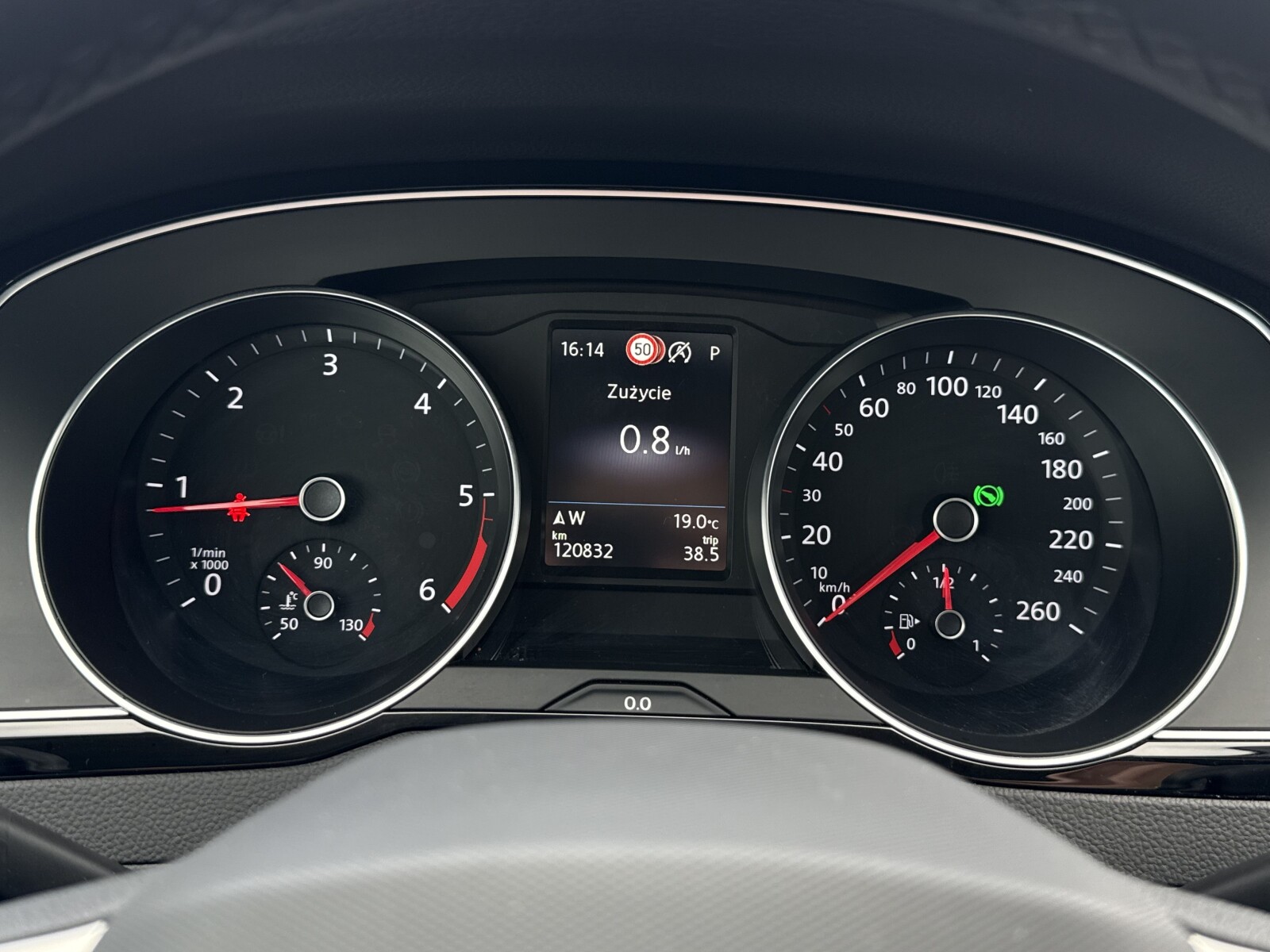 Volkswagen Passat - zdjęcie 19