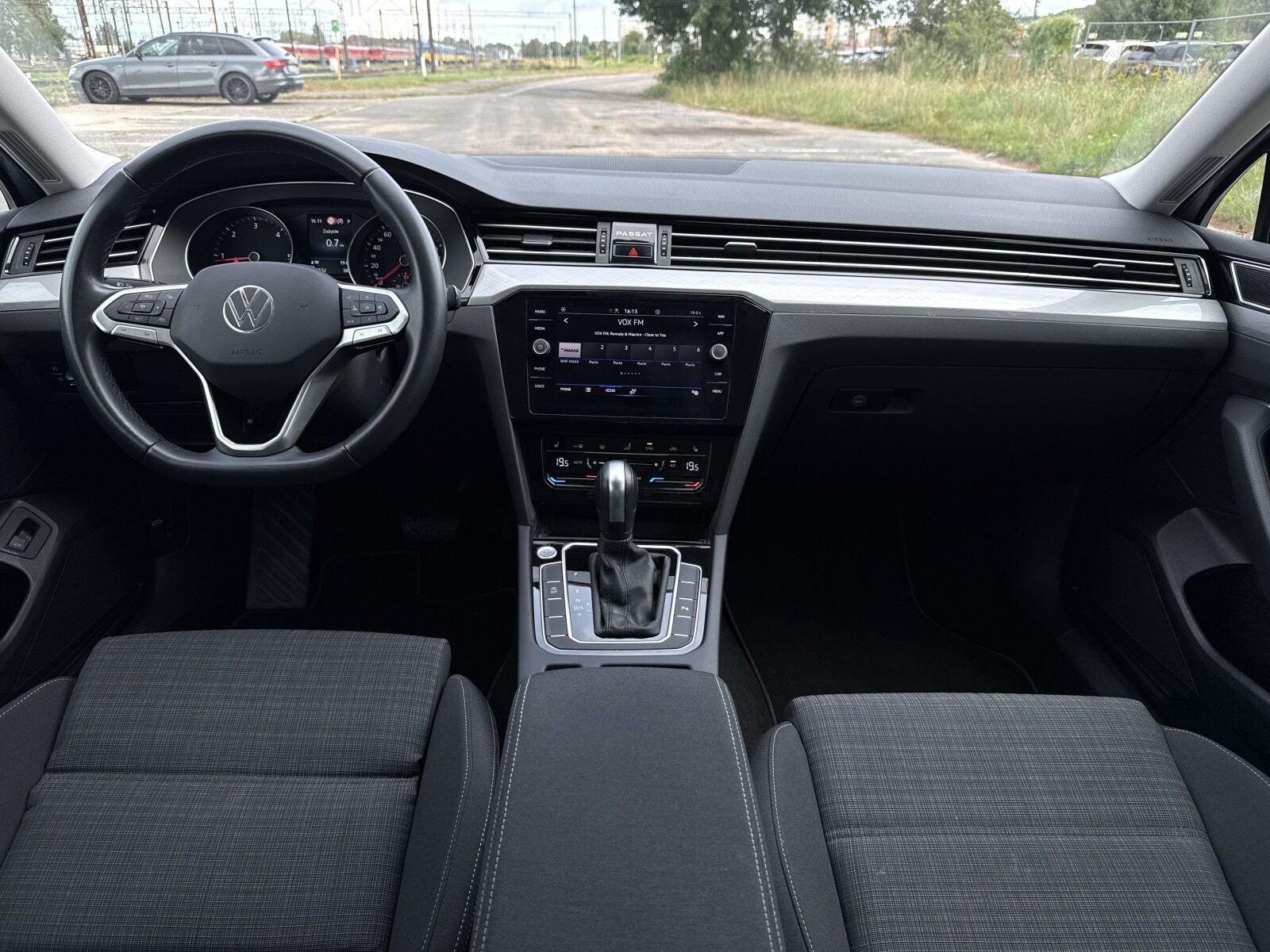 Volkswagen Passat - zdjęcie 10