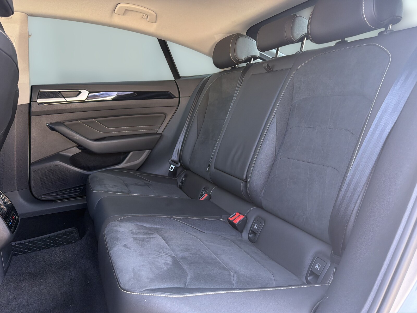 Volkswagen Arteon - zdjęcie 17