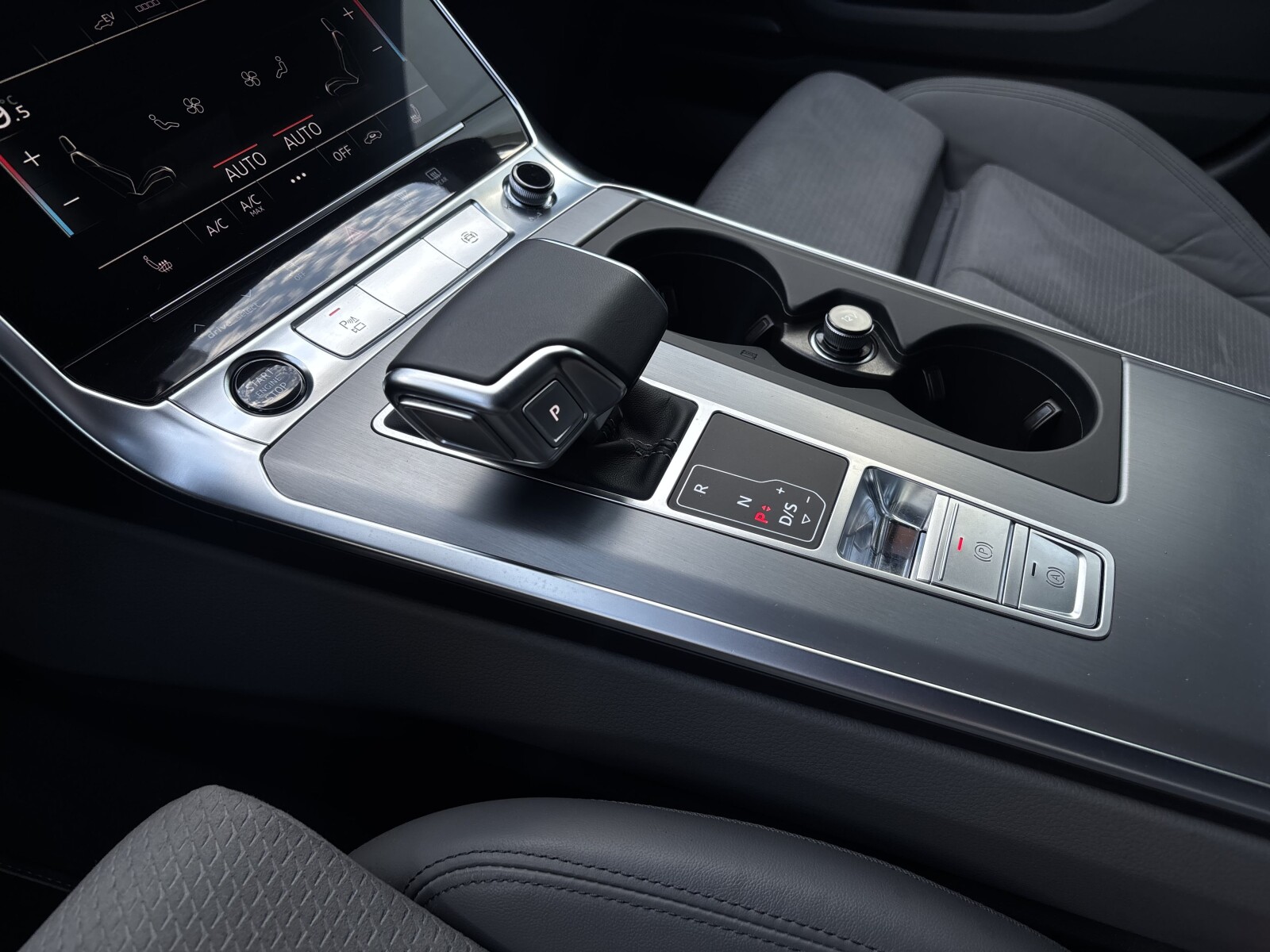 Audi A6 Avant - zdjęcie 18