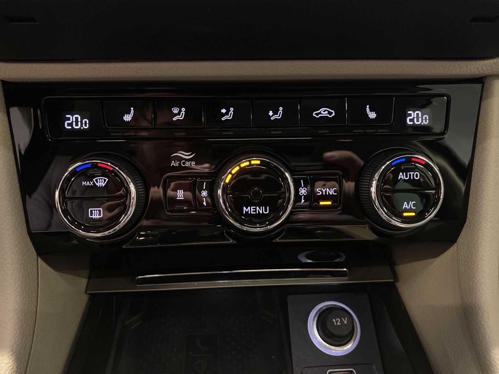Škoda Superb Combi - zdjęcie 23