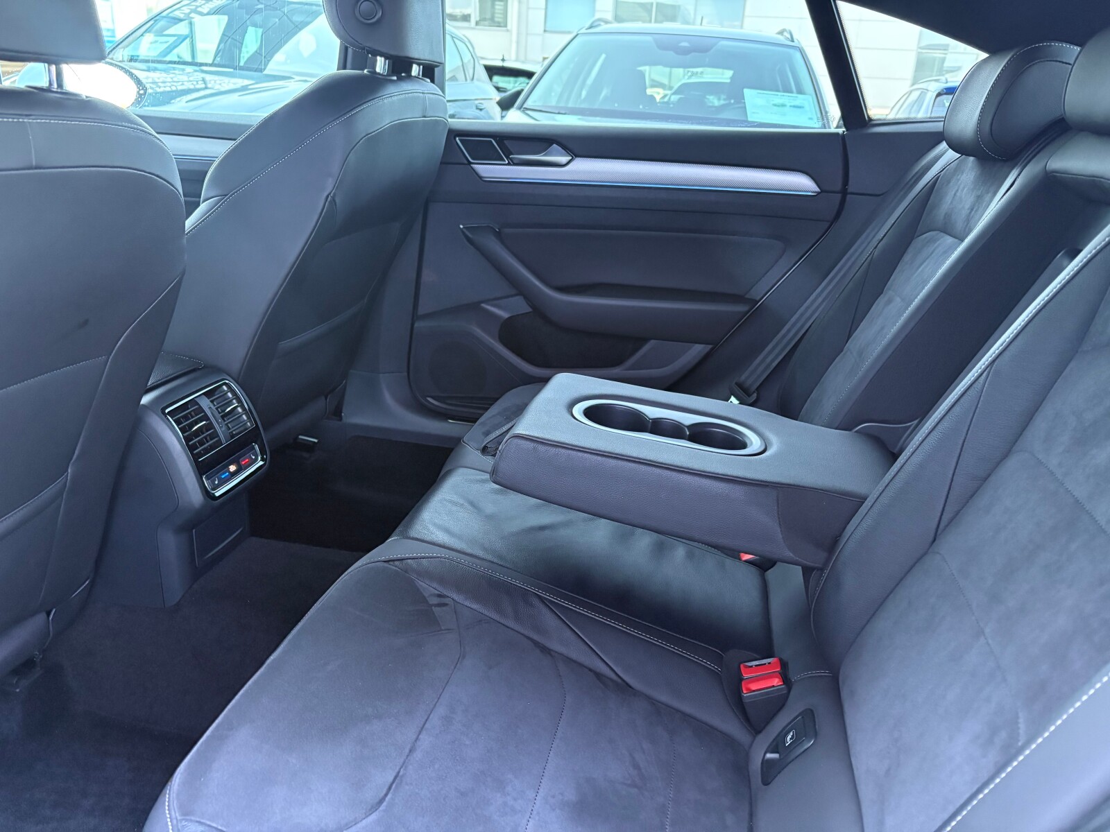 Volkswagen Arteon - zdjęcie 14